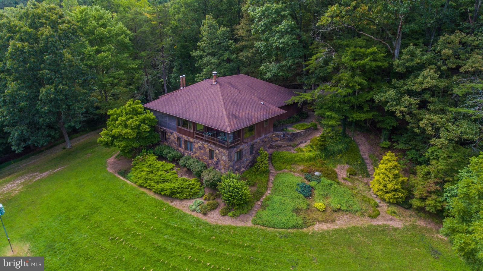 Native stone and oak contemporary on 153 acres. Architect-designed; unique. 120-acre Conservation easement lowers taxes. Lovingly maintained home with entry opening to Atrium. Stone fireplace, Studies, large Master Suite, extensive closets. Spacious, high-ceilinged rooms view mountains, streams. Well insulated. New 92% efficient furnace. Barn, Corncrib, Landscaping, 2-bedroom Caretakers cottage.