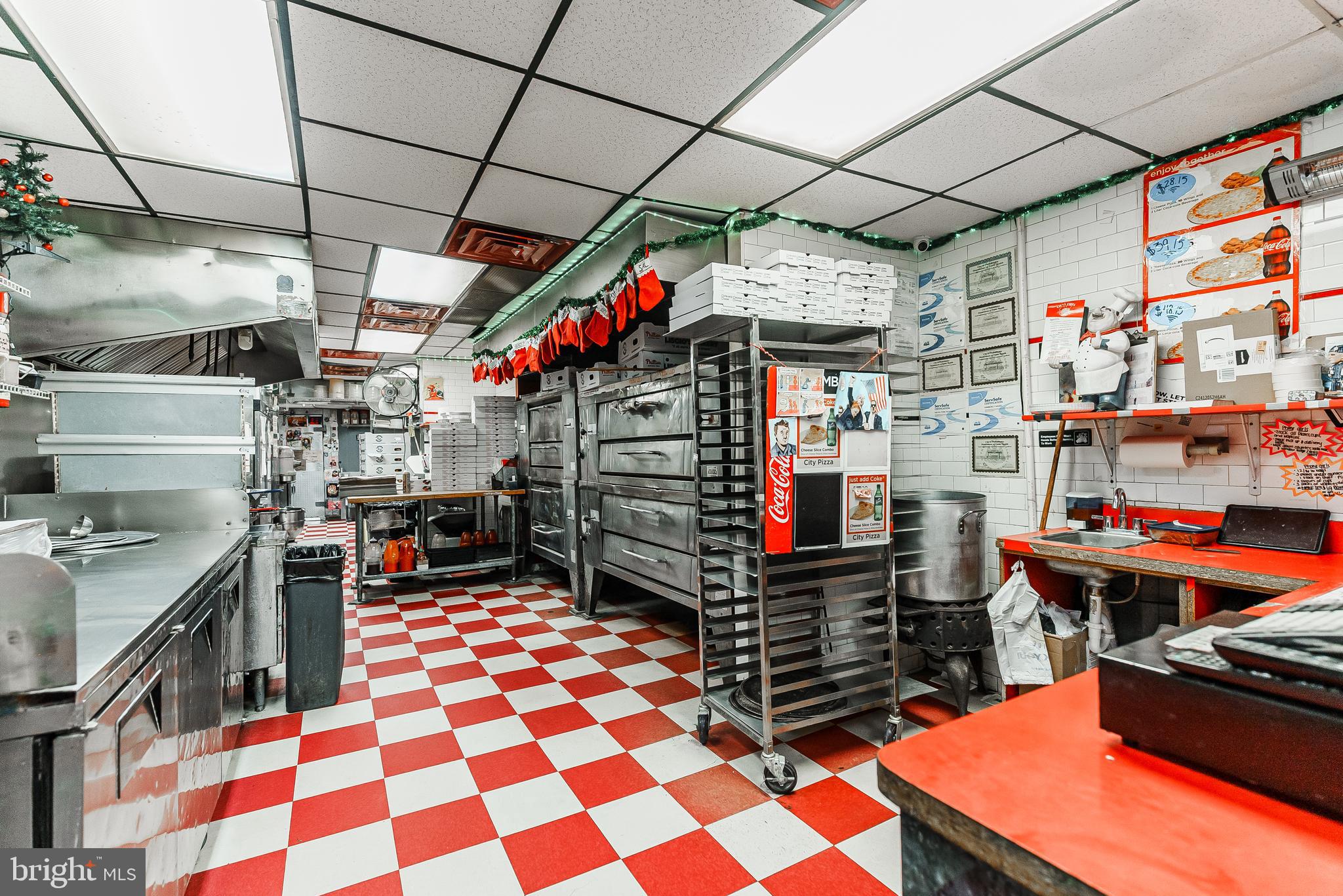 WHITMAN - Commercial Sale