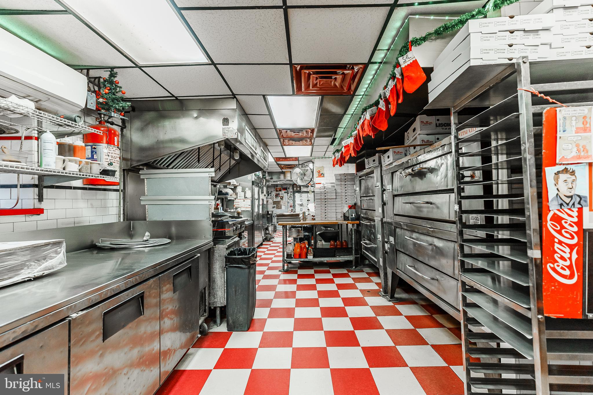 WHITMAN - Commercial Sale