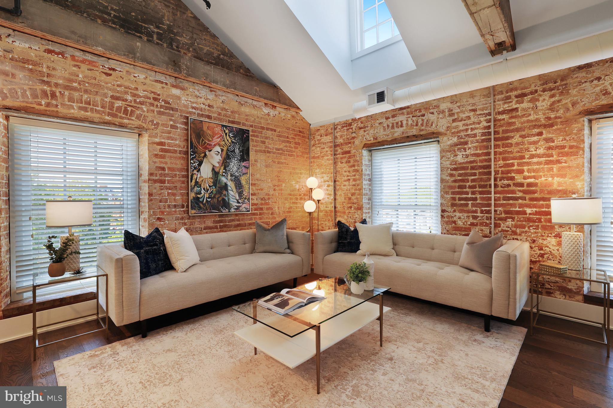 OLD TOWN ALEXANDRIA - Residential