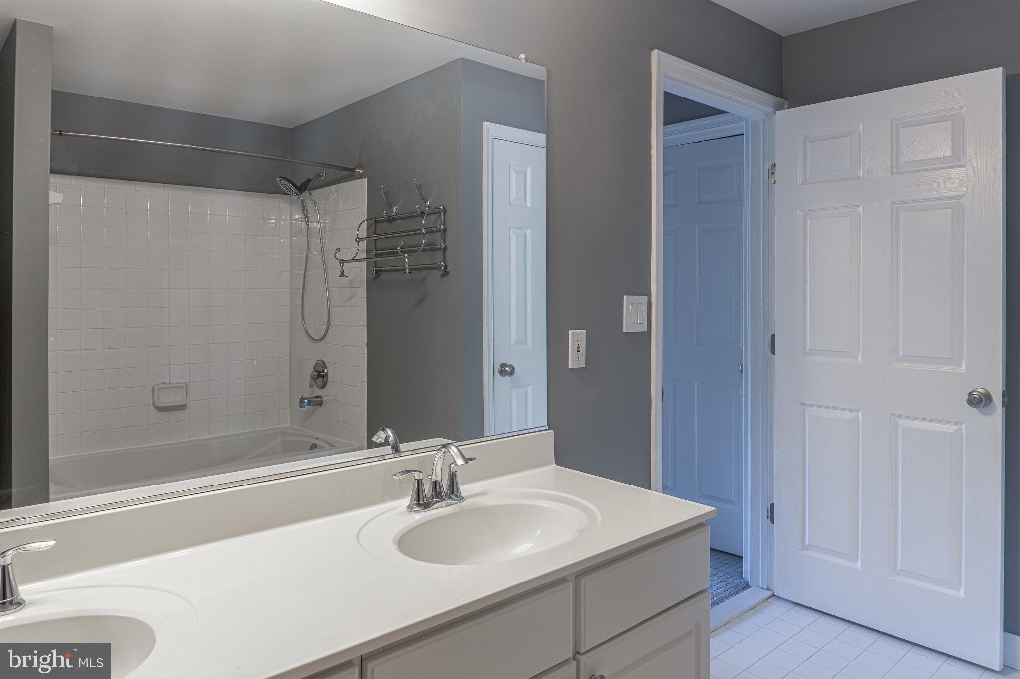 LINCOLN PARK - Residential Lease