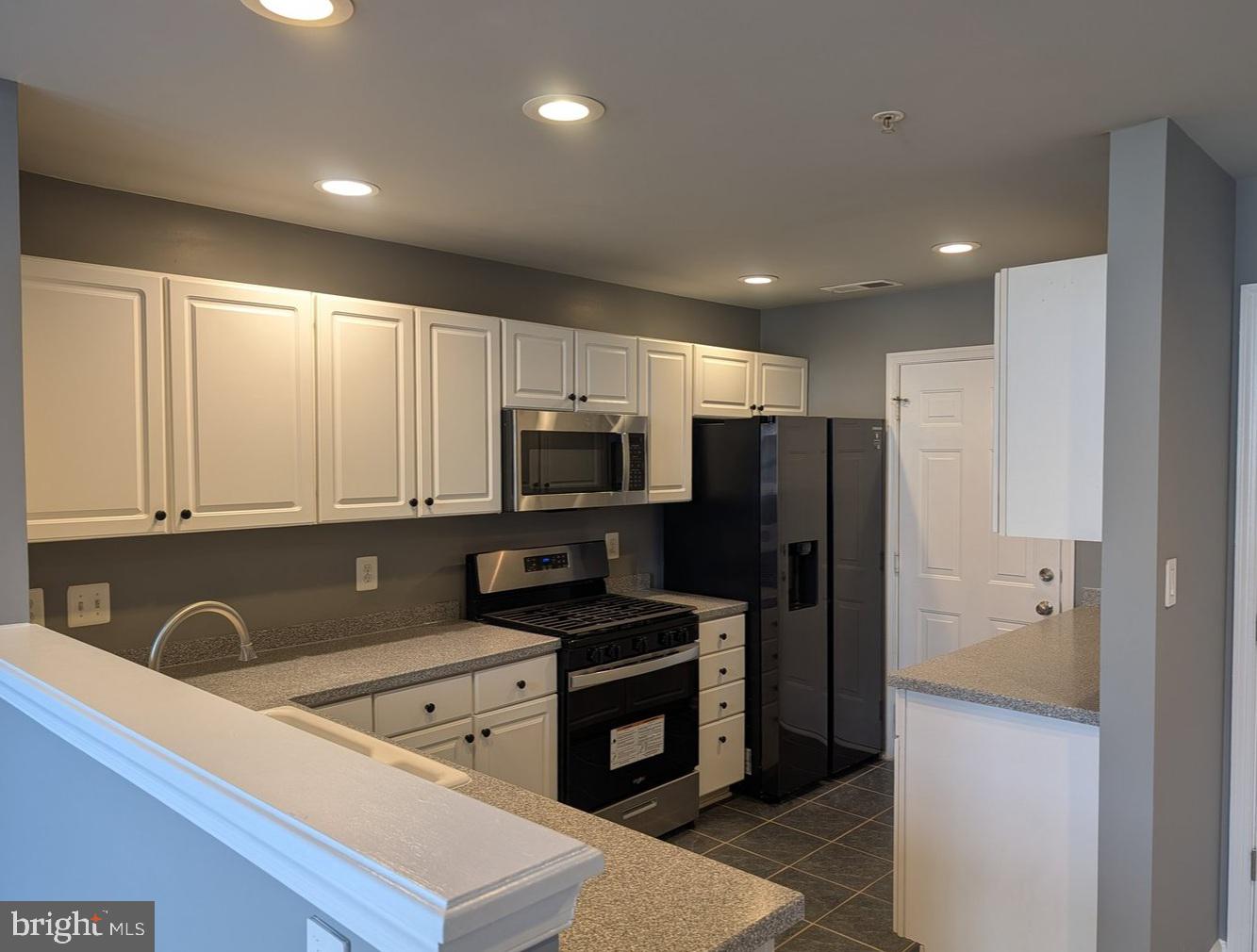 LINCOLN PARK - Residential Lease