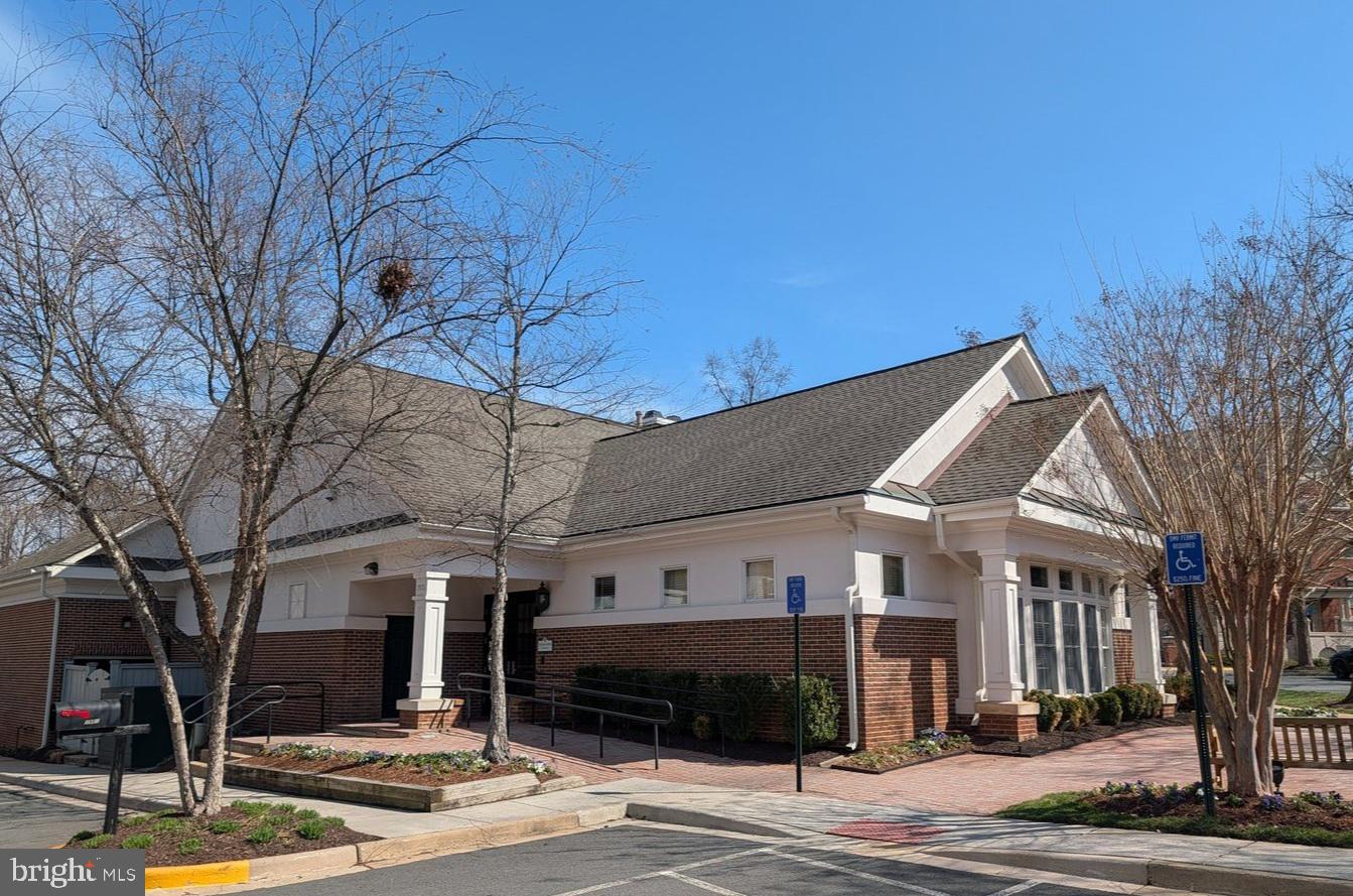 LINCOLN PARK - Residential Lease