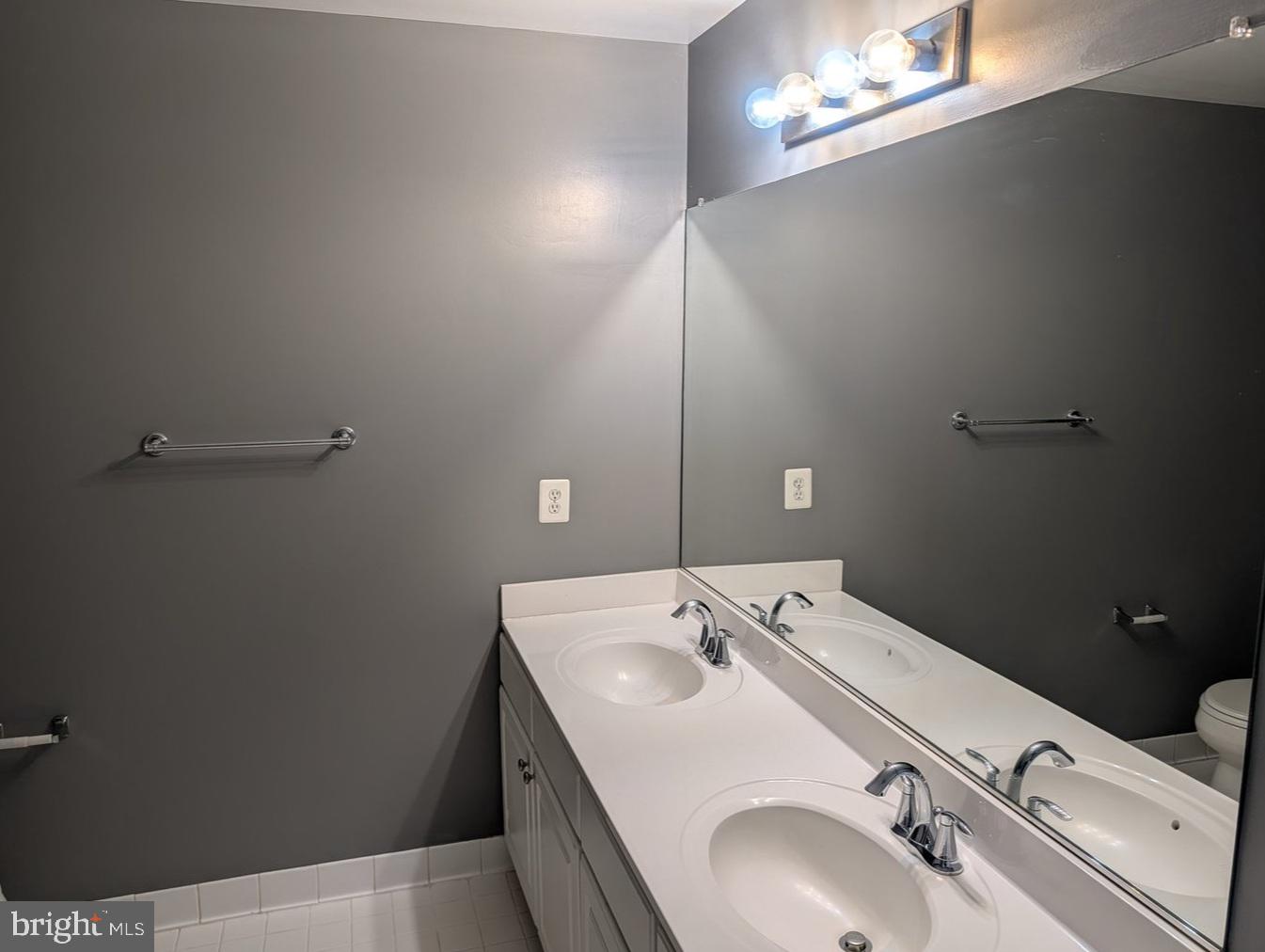 LINCOLN PARK - Residential Lease
