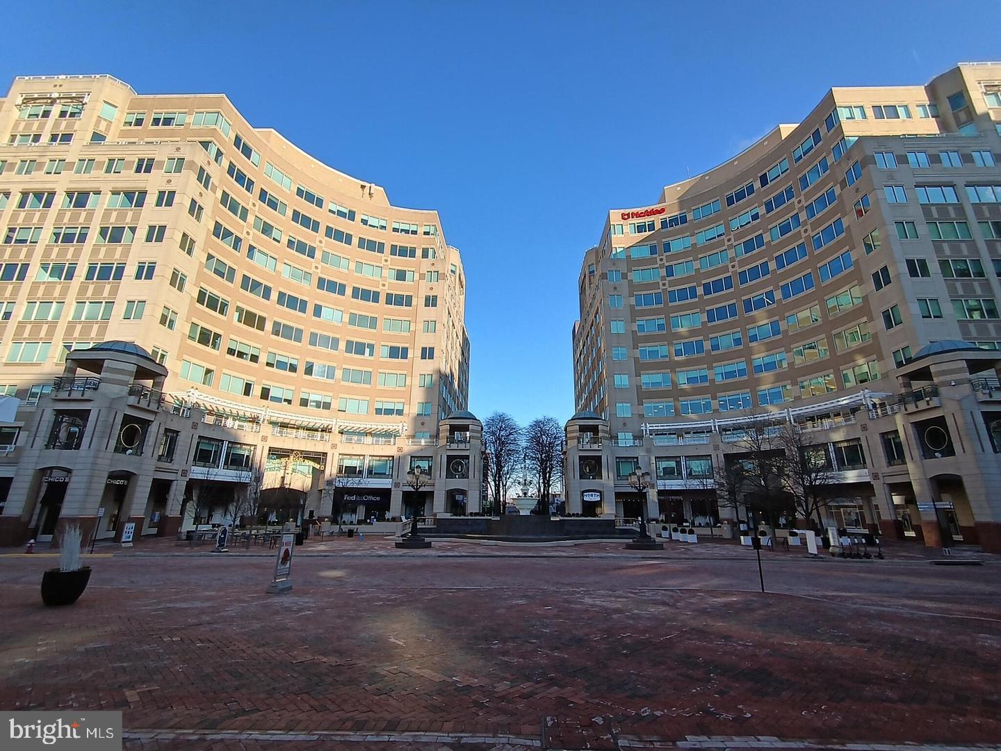 LINCOLN PARK - Residential Lease