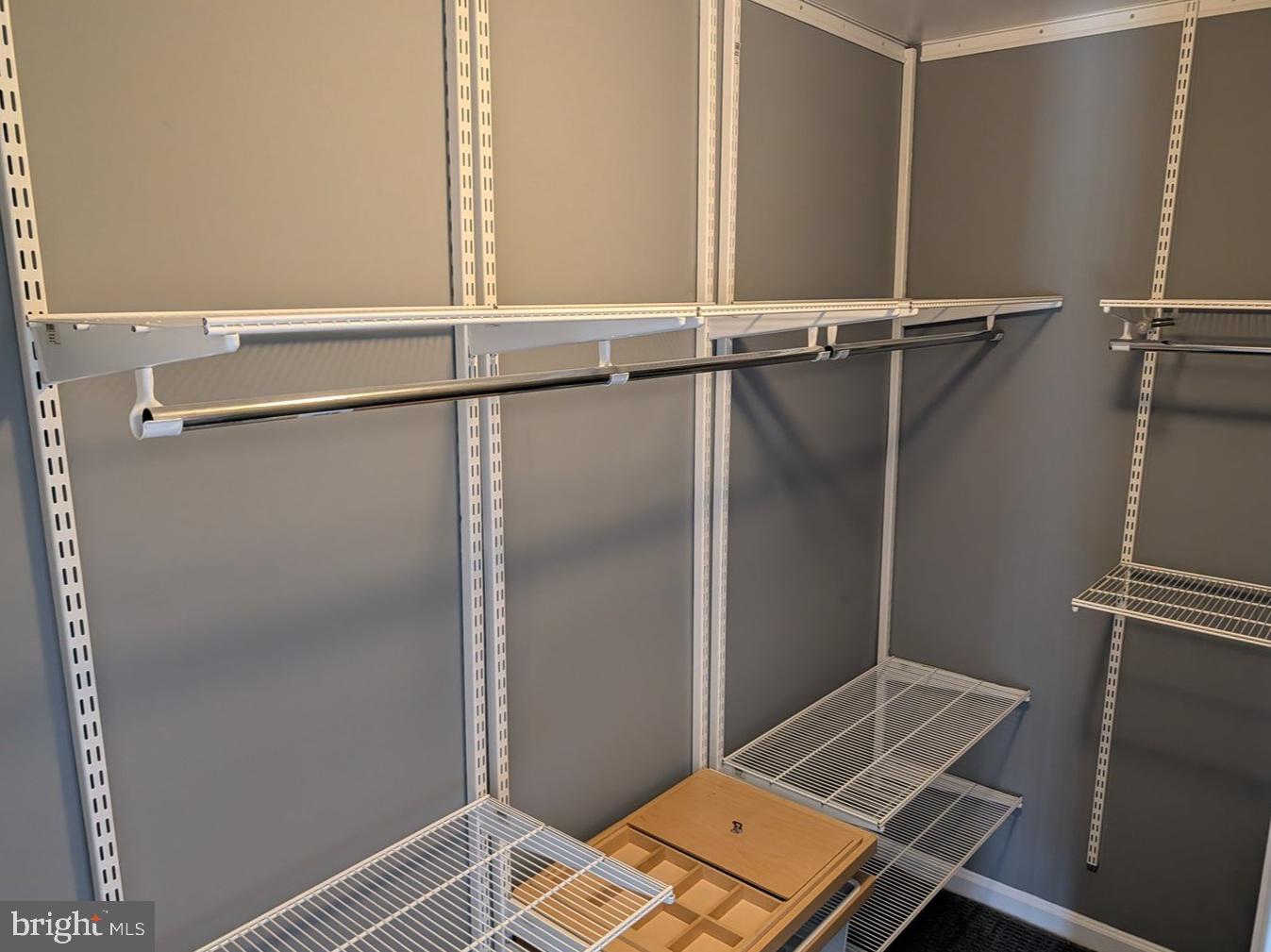 LINCOLN PARK - Residential Lease