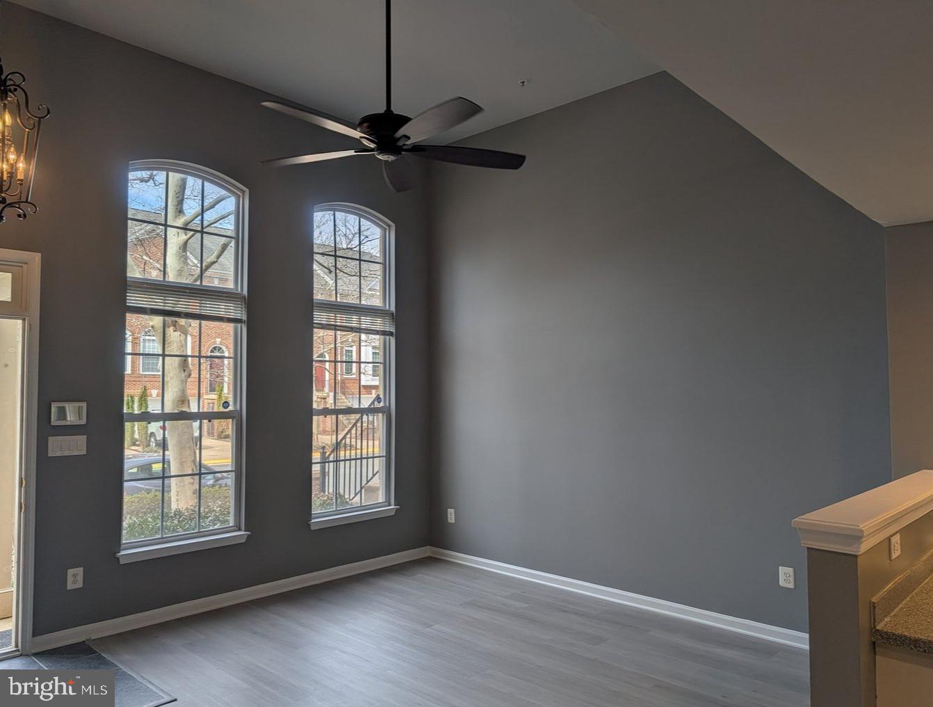 LINCOLN PARK - Residential Lease