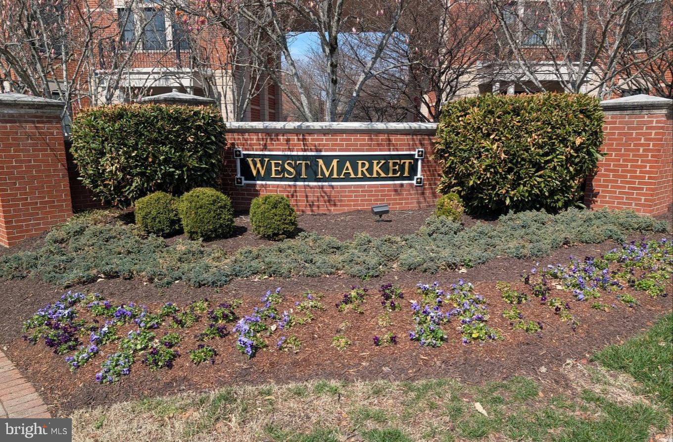 LINCOLN PARK - Residential Lease