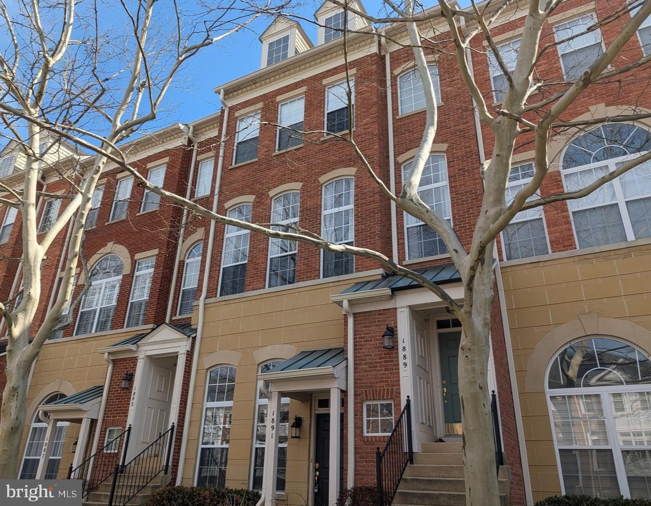 LINCOLN PARK - Residential Lease