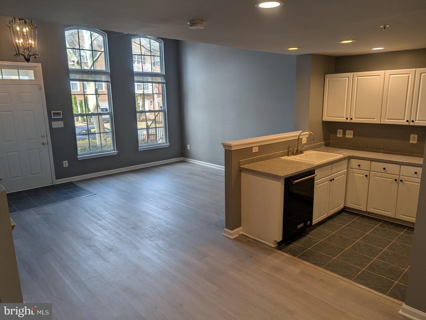 LINCOLN PARK - Residential Lease