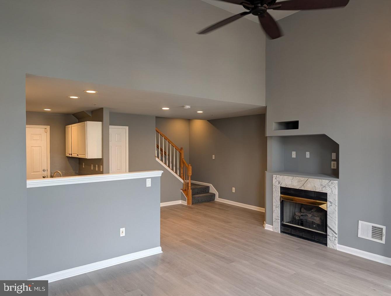 LINCOLN PARK - Residential Lease