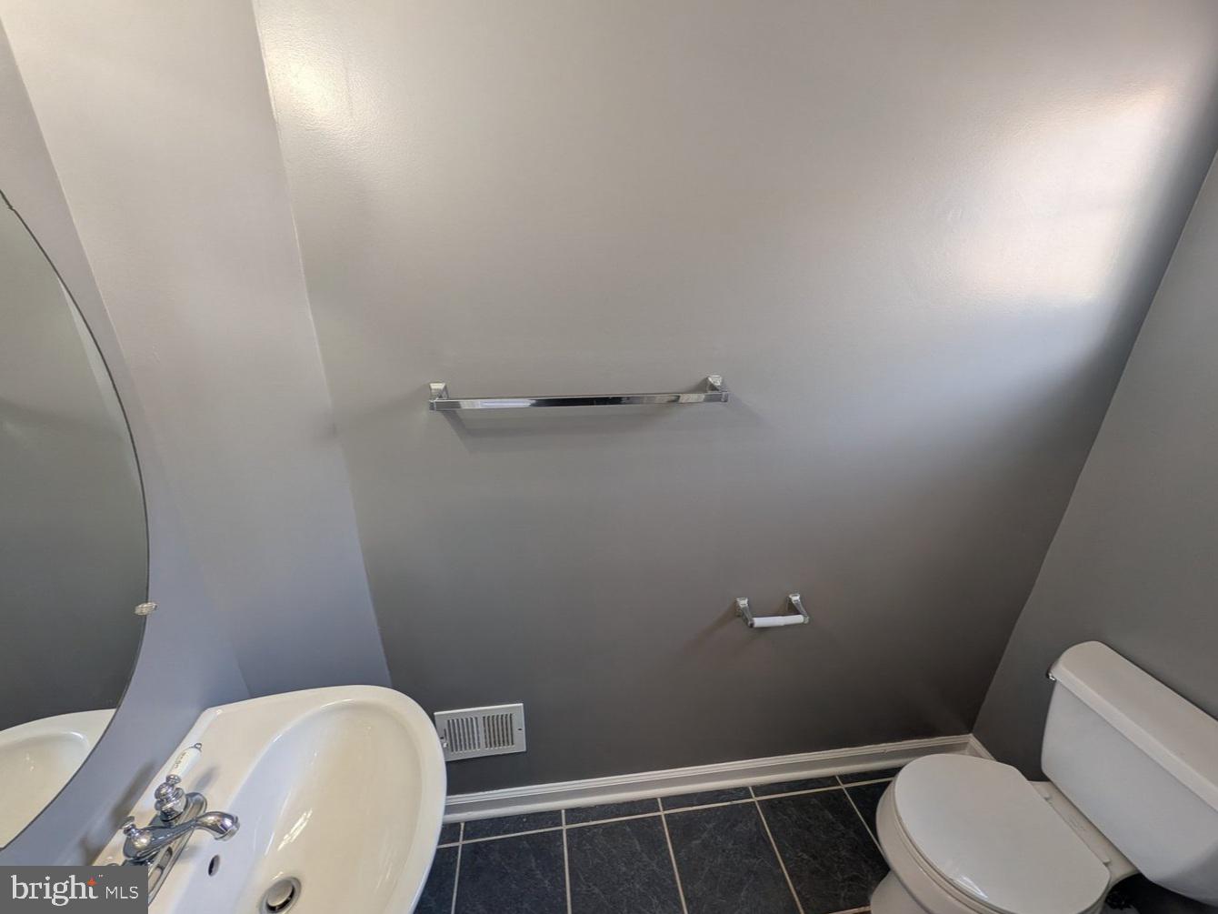 LINCOLN PARK - Residential Lease
