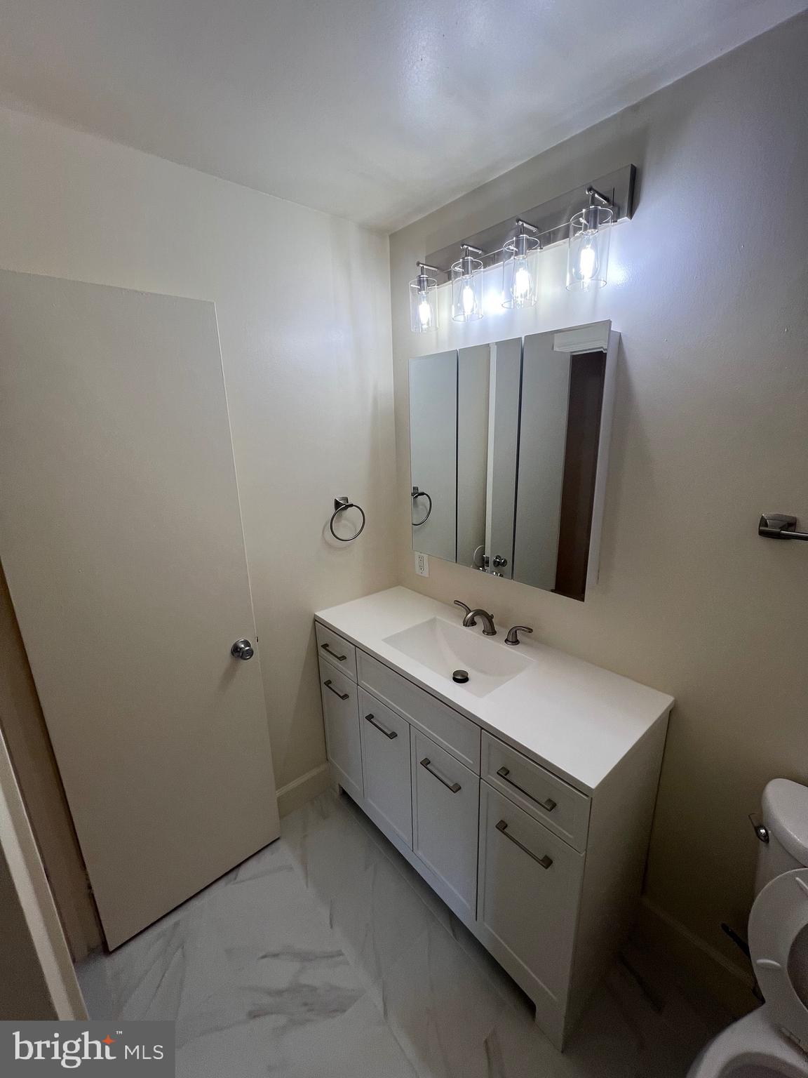 VILLAGE OF OAKLAND MILLS - Residential Lease