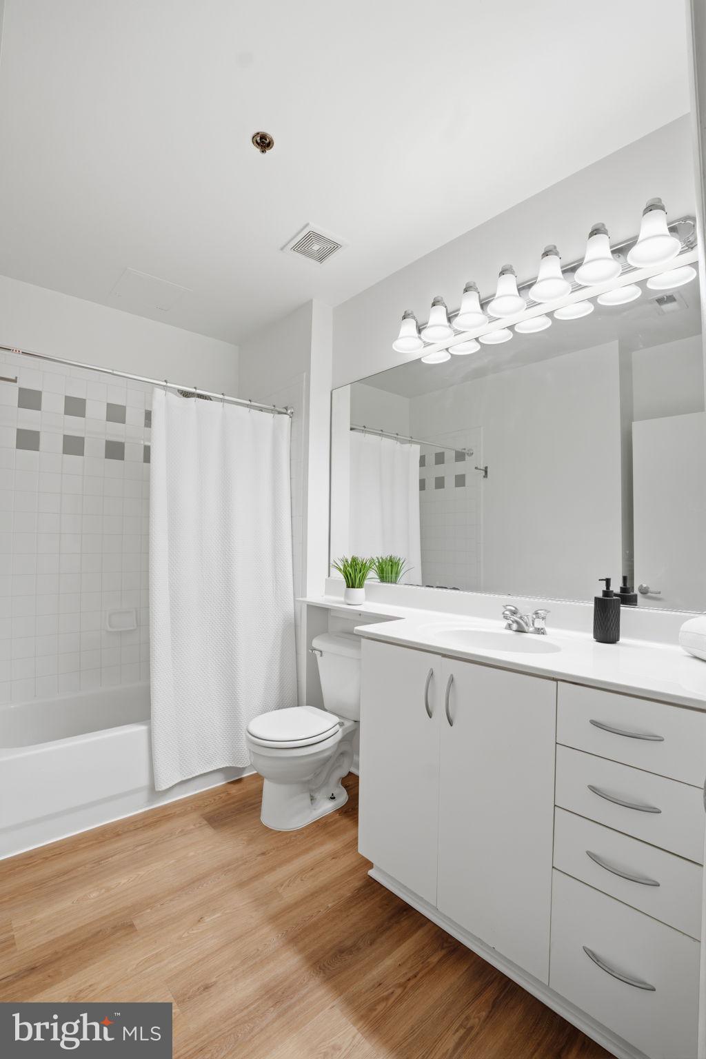 LOGAN CIRCLE - Residential