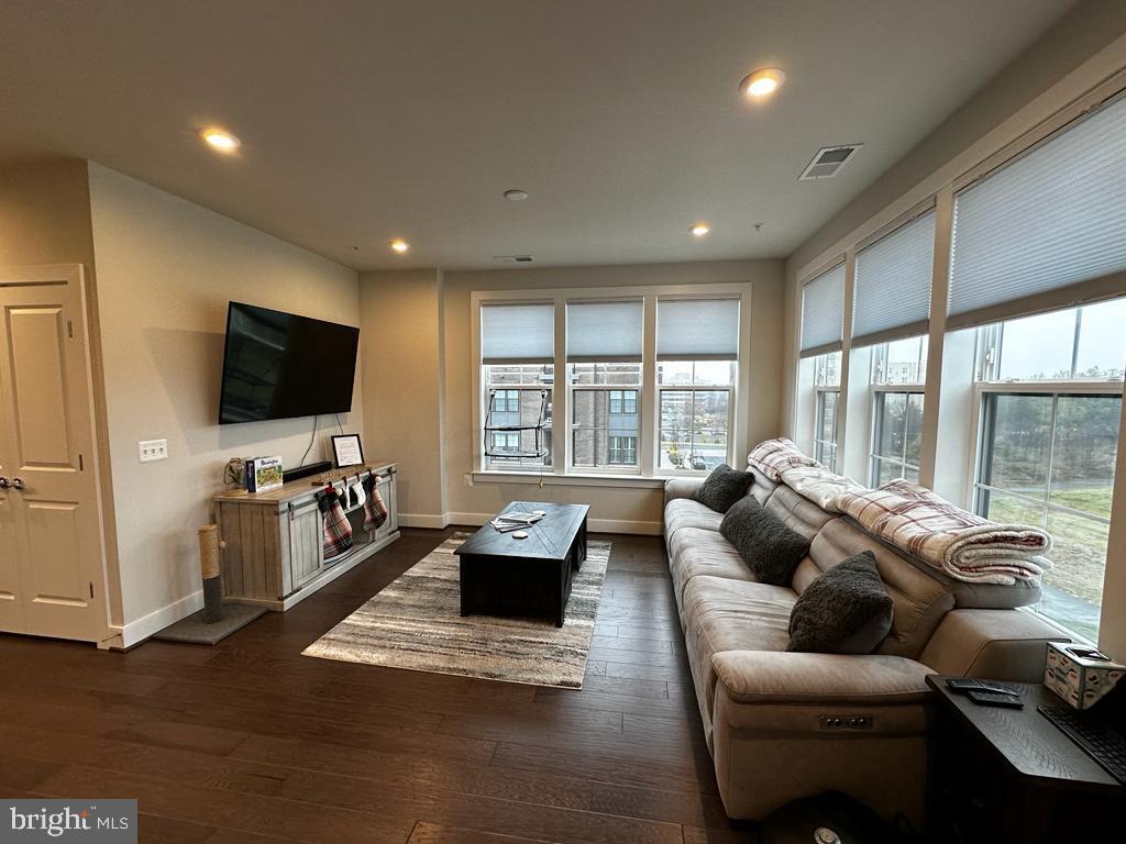 METROPARK AT ARROWBROOK - Residential Lease