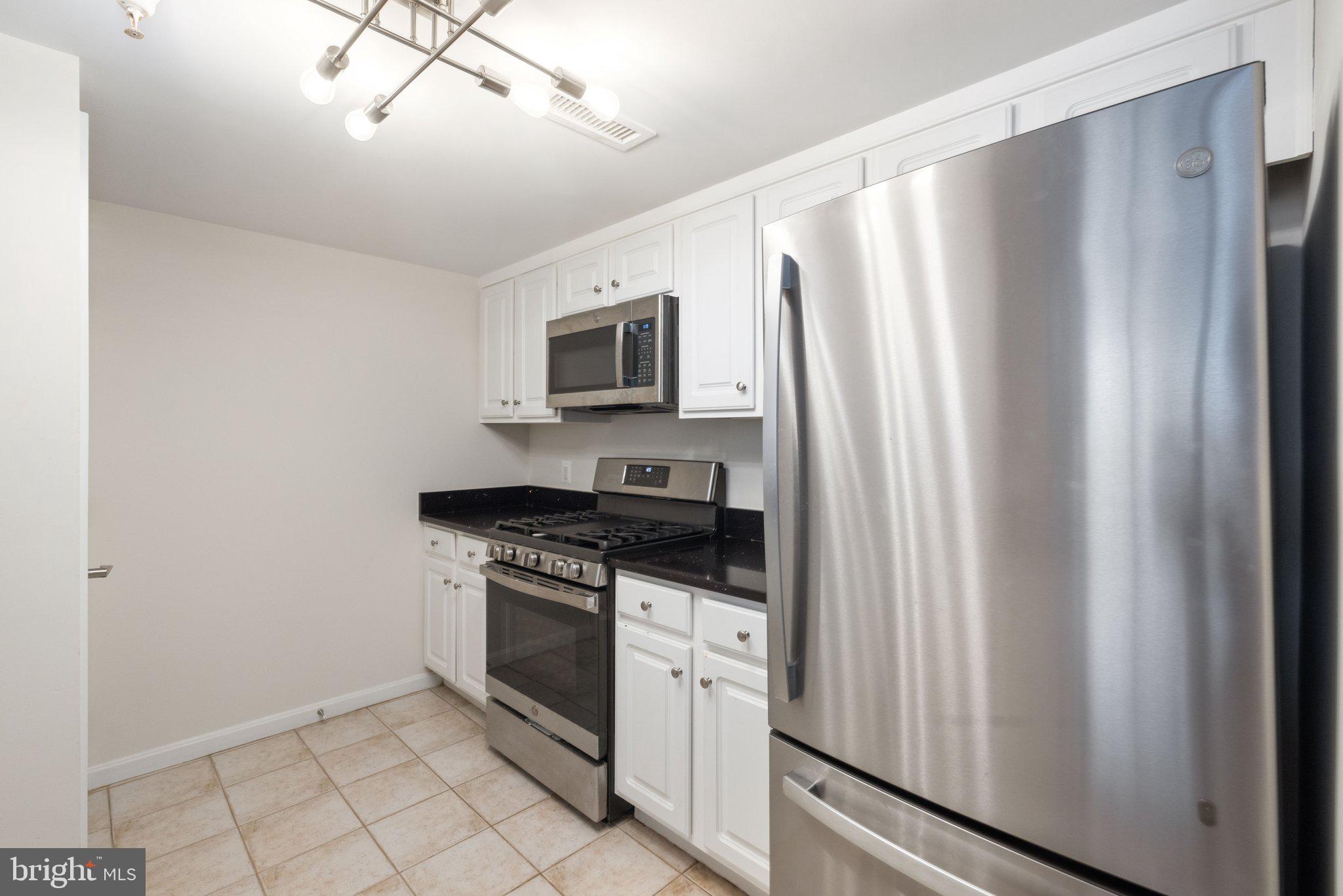 GALLERY AT WHITE FLINT - Residential Lease