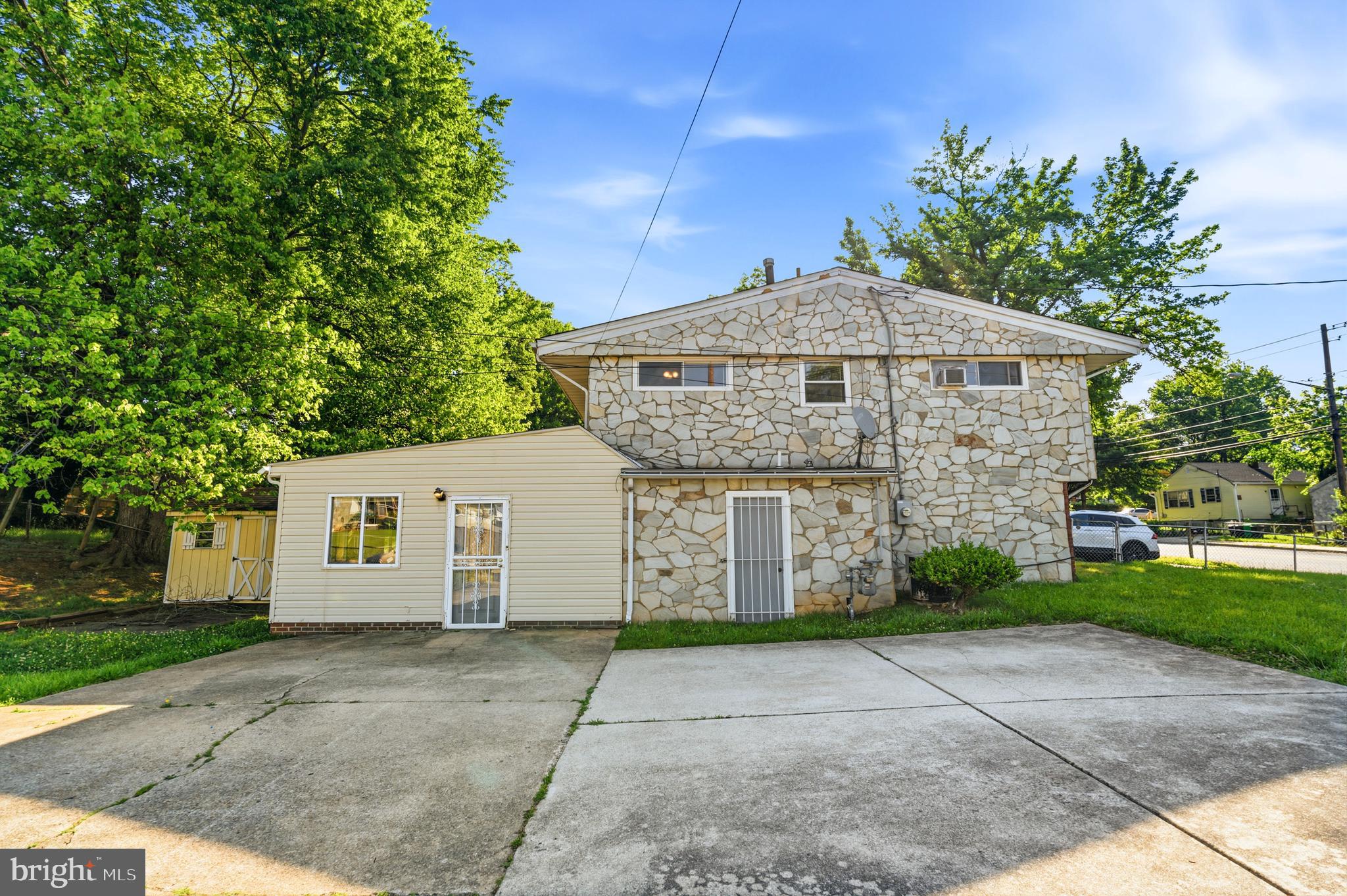 HOLLY PARK - Residential