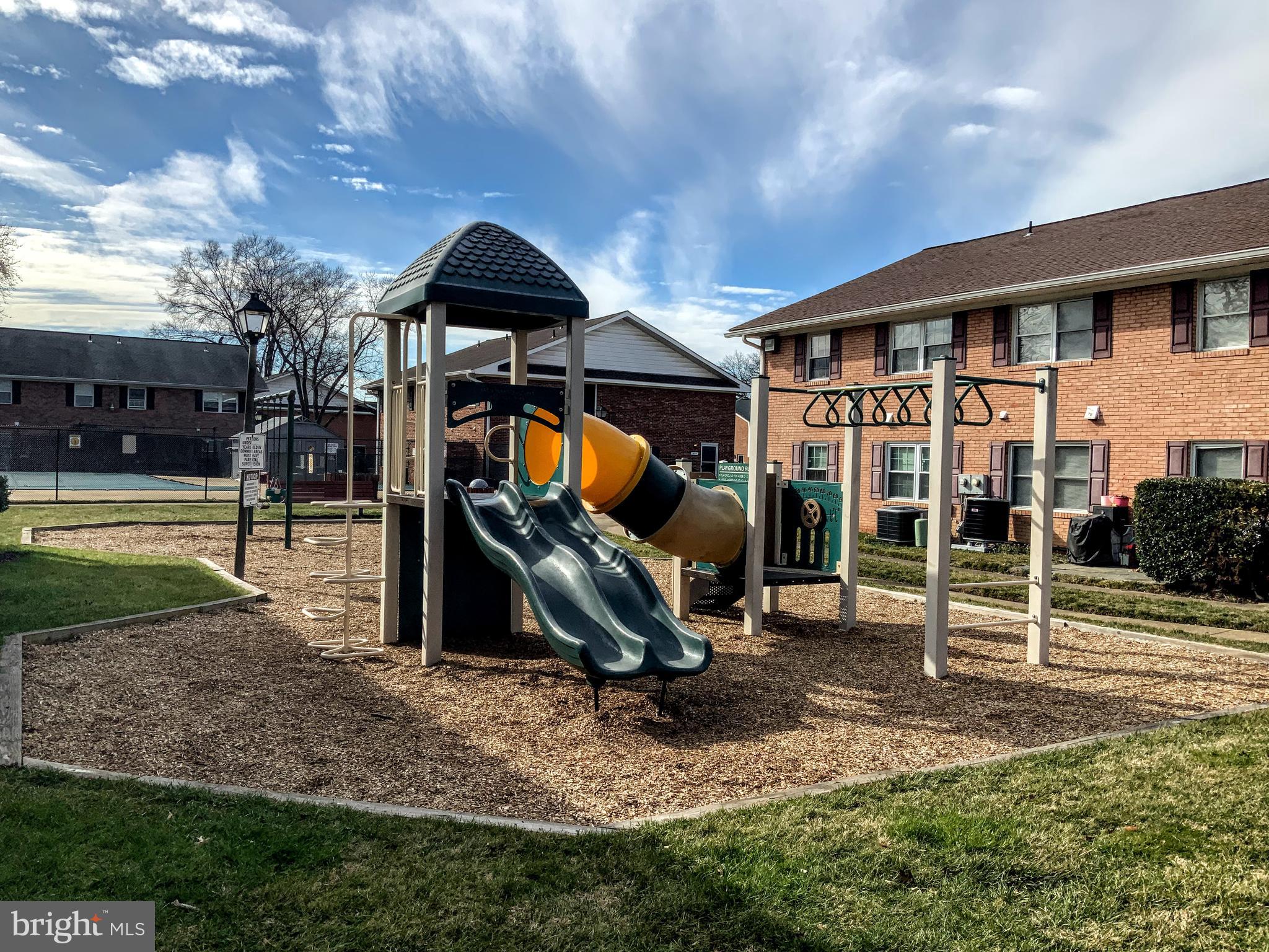 TERRACE TOWNE HOMES OF WOODLAWN - Residential Lease