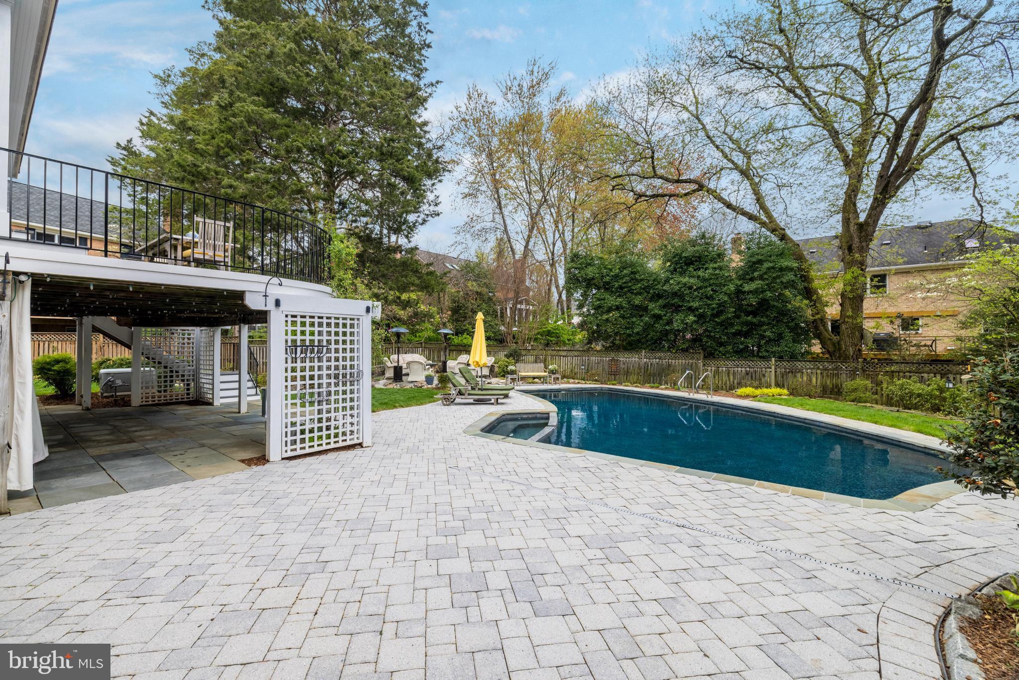 LYNWOOD - Residential