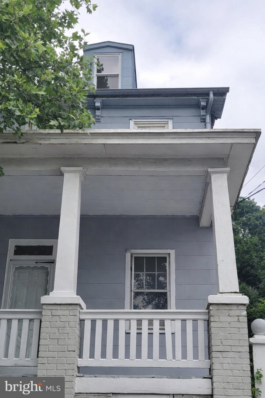 Great investment property!  SOLD AS IS   Outside of the house has been repainted.
Some upgrades have been made, updated kitchen and floors
Large Corner lot with fenced in yard.  Lots of opportunities. 
Great investment property.