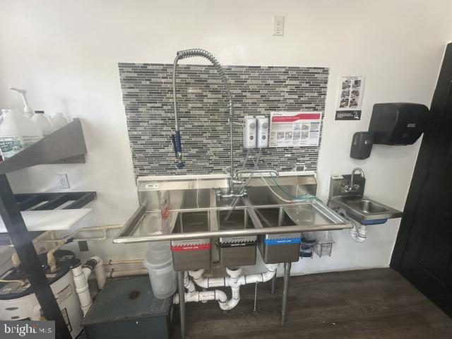 KENTLANDS MIDTOWN - Commercial Lease