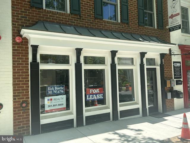 Don’t miss this Kentlands Main Street opportunity!

Prime first-floor retail/professional space ready for your business. Previously used as a deli, this flexible space can easily be adapted for a variety of business concepts, including retail, office, service, or light food use.

Highly visible Main Street location in the Kentlands
First-floor storefront with great exposure and accessibility
Former deli layout – easy to reconfigure for your use
Additional lower-level space available to expand, for a total of approximately 2,000 sq. ft. based on your business needs
Ideal for boutique retail, professional services, salon/spa, specialty food, or other neighborhood-oriented businesses.