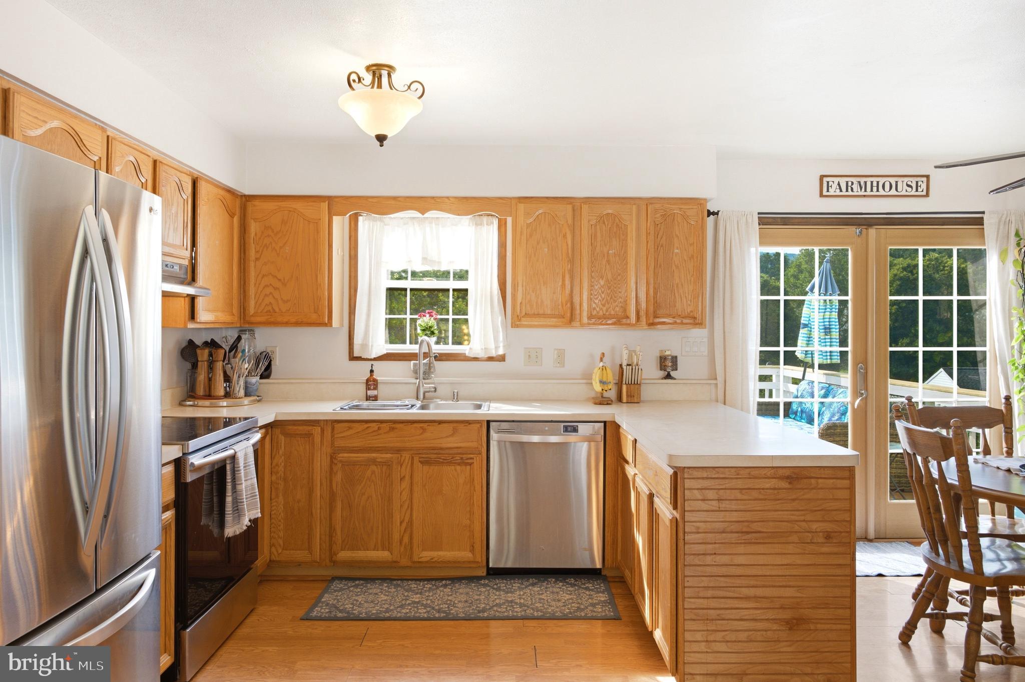 WHISPERING HILLS - Residential