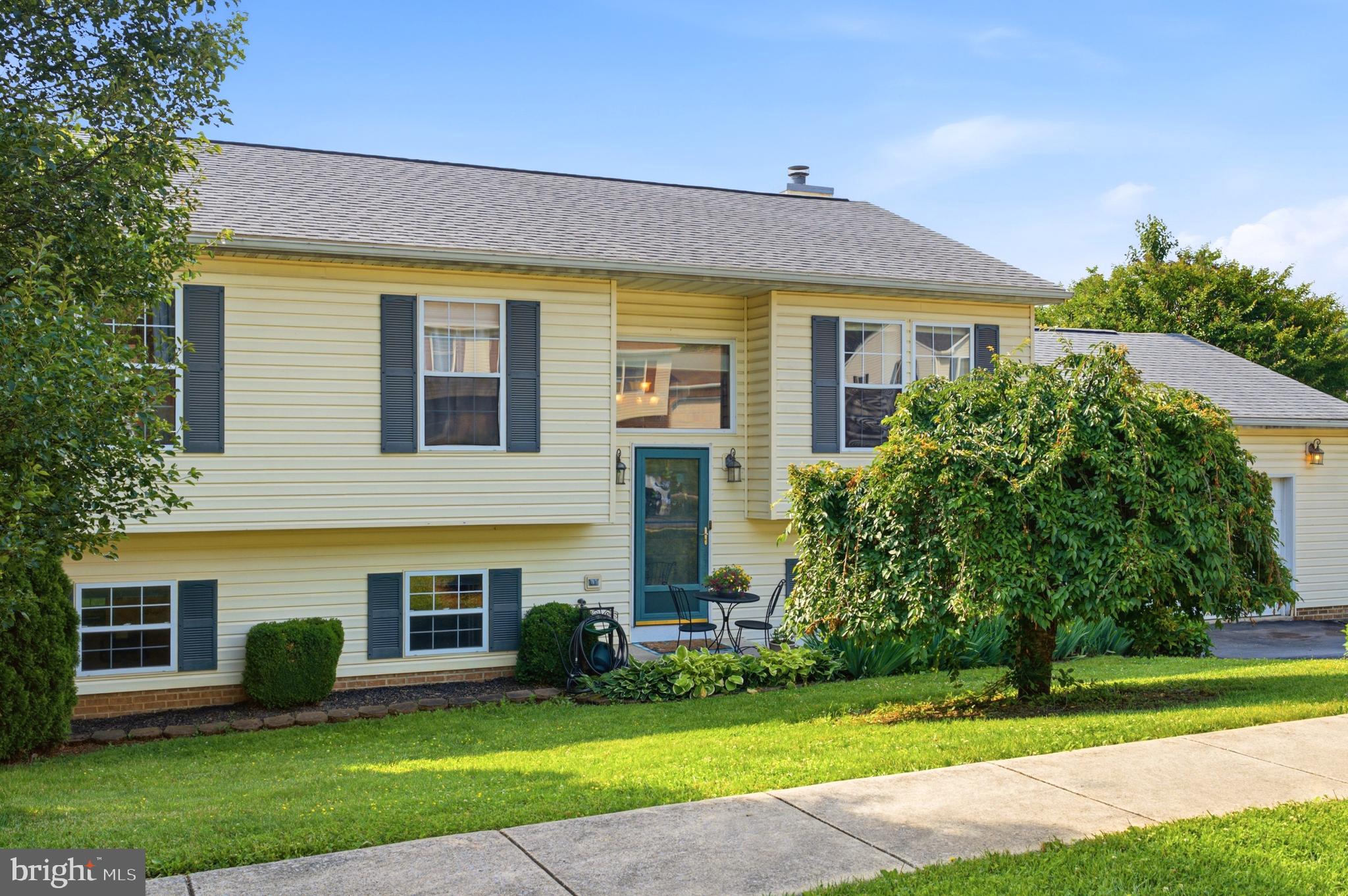 WHISPERING HILLS - Residential