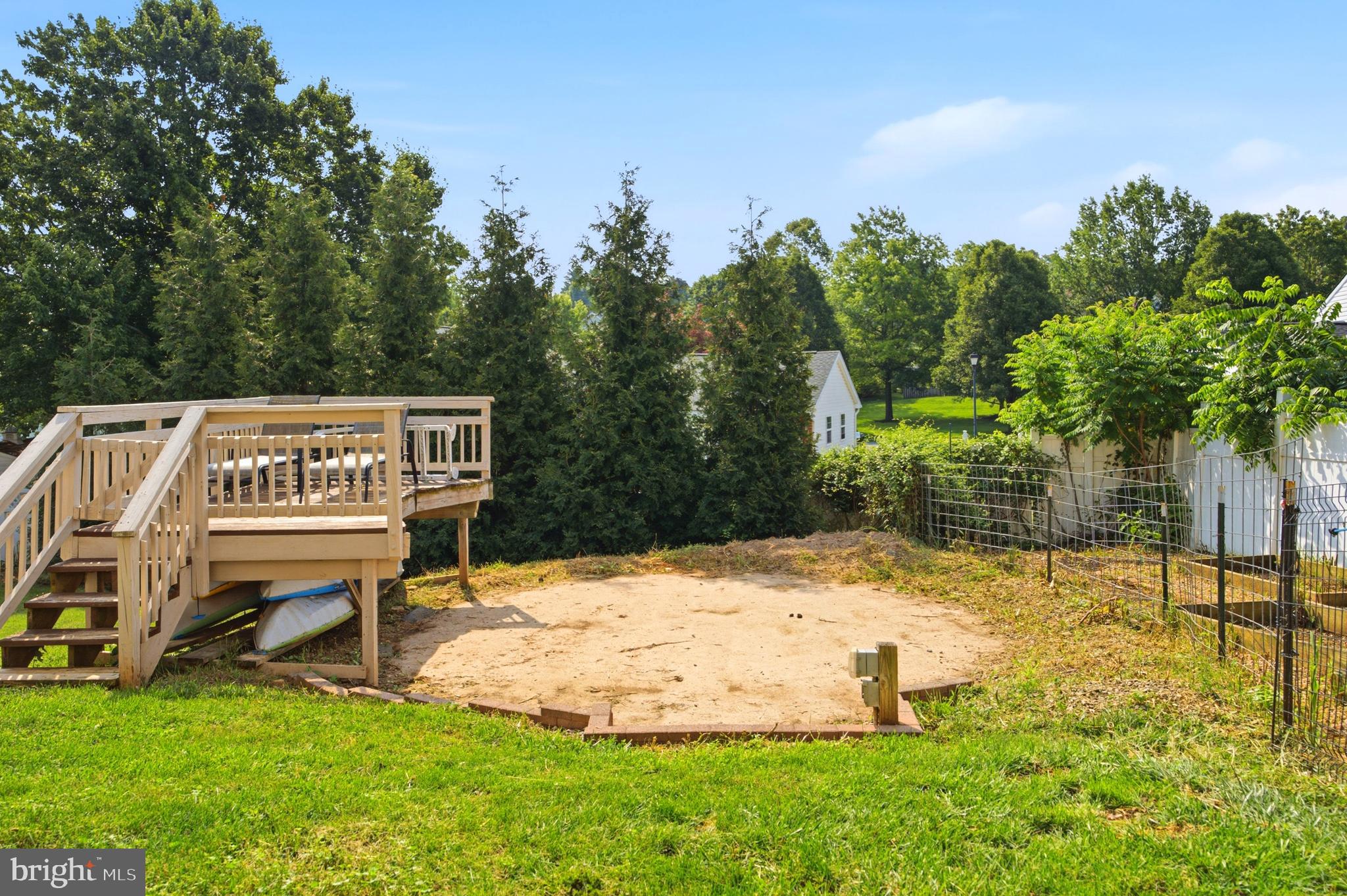 WHISPERING HILLS - Residential