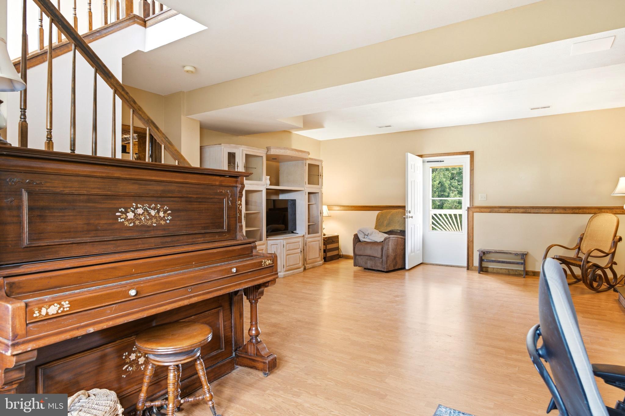 WHISPERING HILLS - Residential
