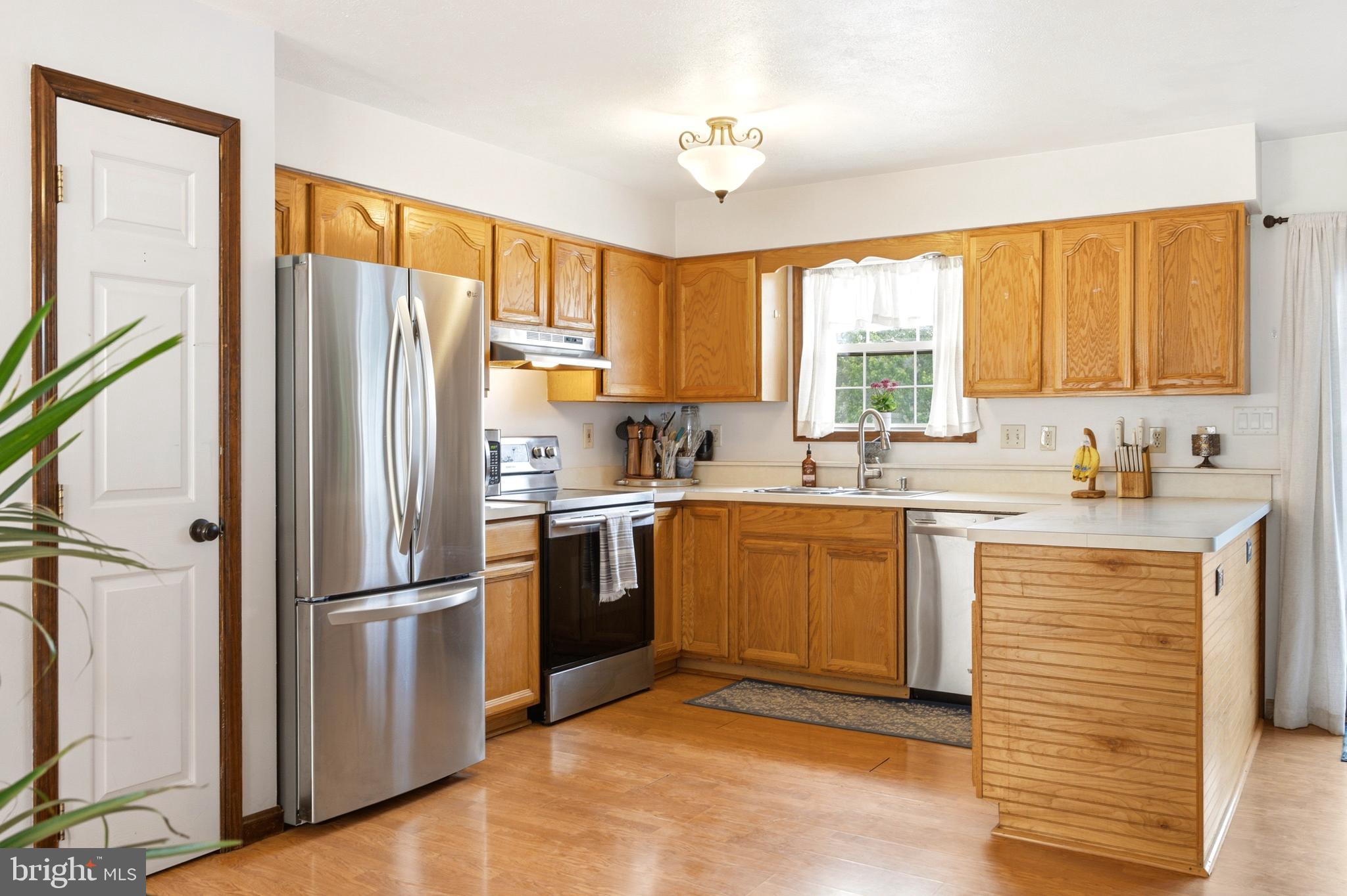 WHISPERING HILLS - Residential