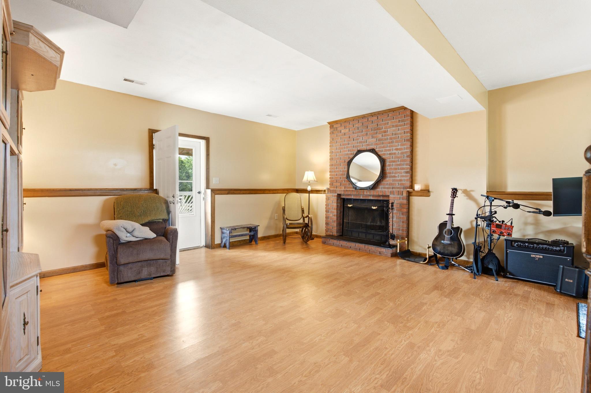 WHISPERING HILLS - Residential