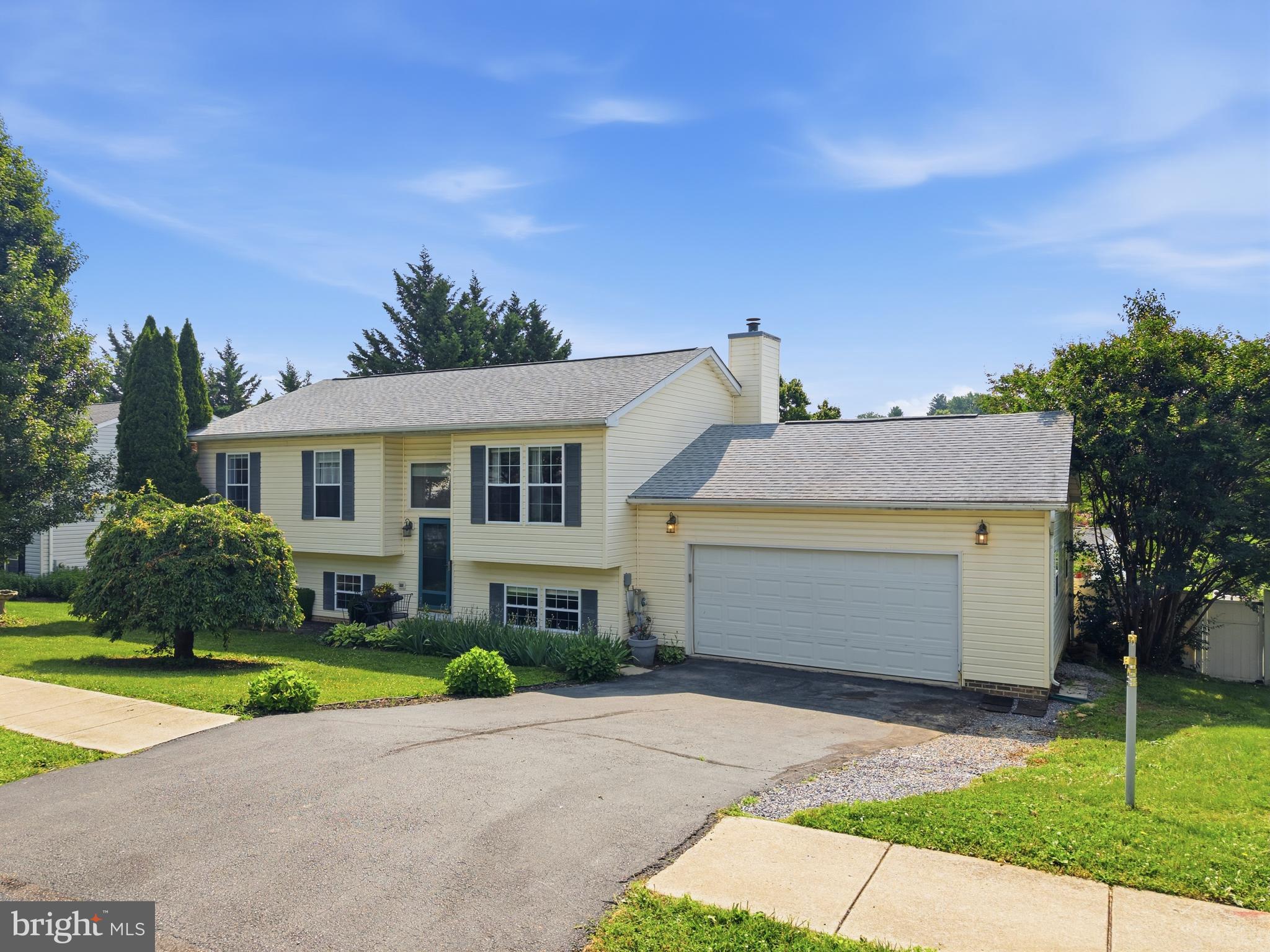 WHISPERING HILLS - Residential