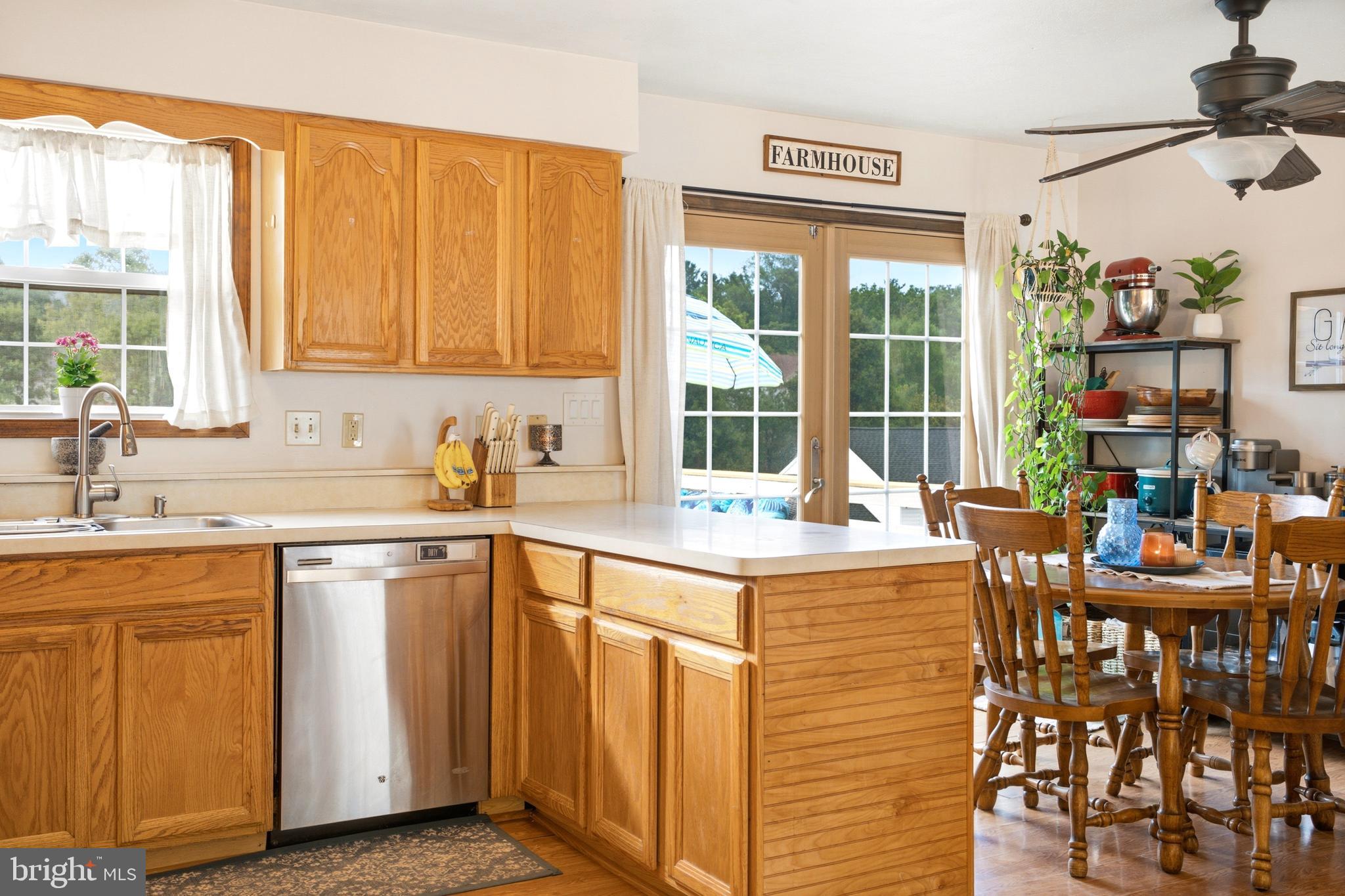 WHISPERING HILLS - Residential