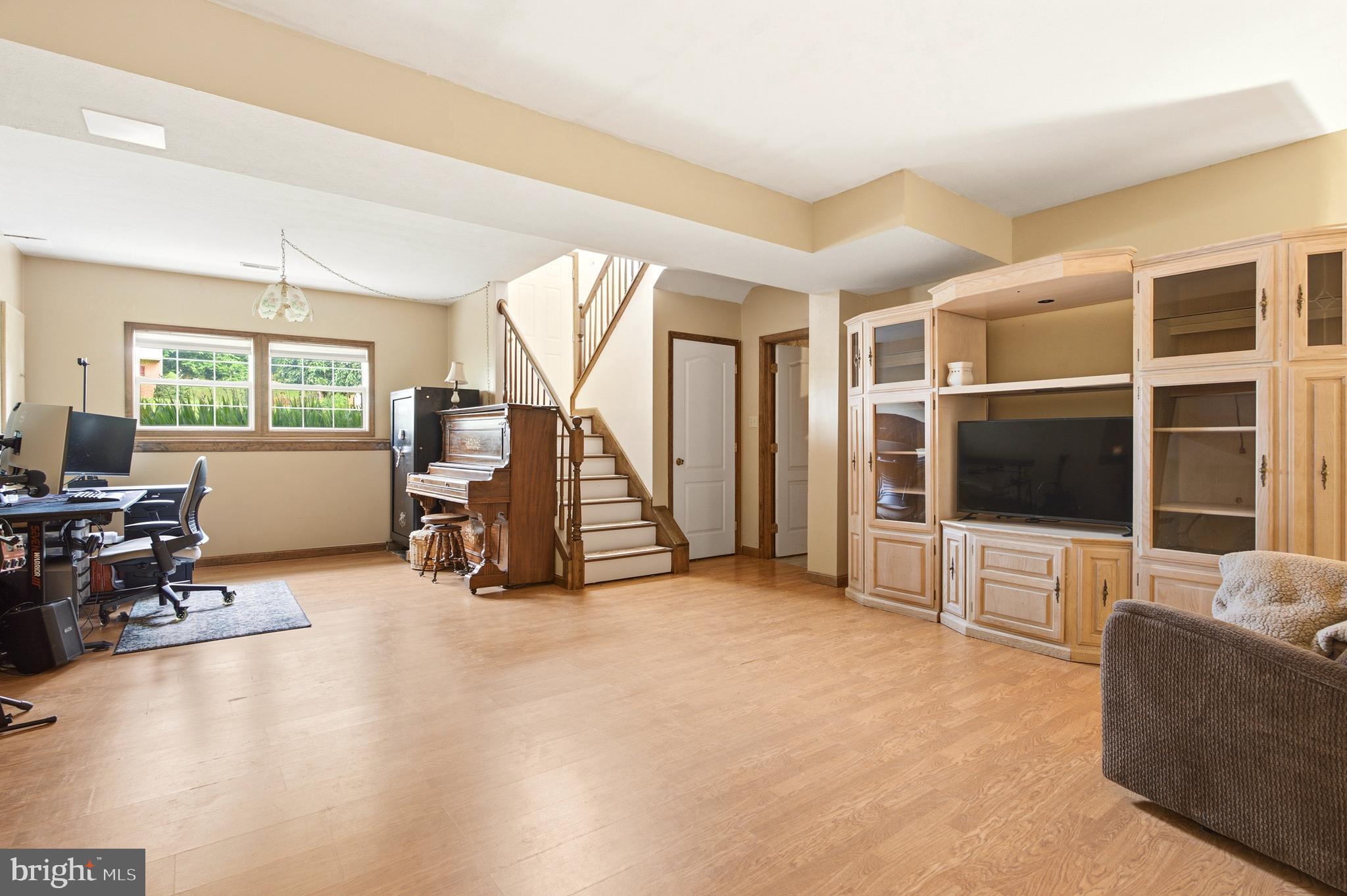 WHISPERING HILLS - Residential