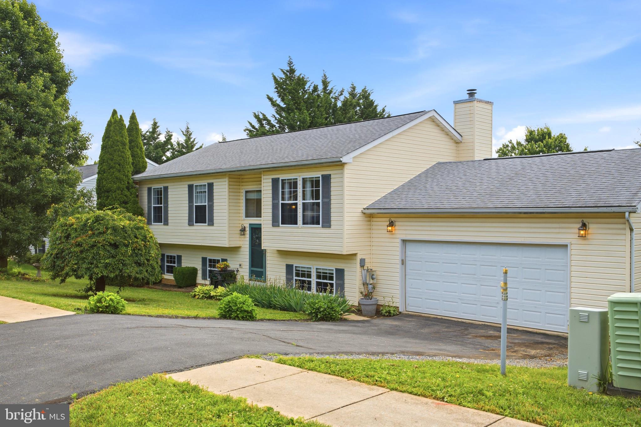 WHISPERING HILLS - Residential