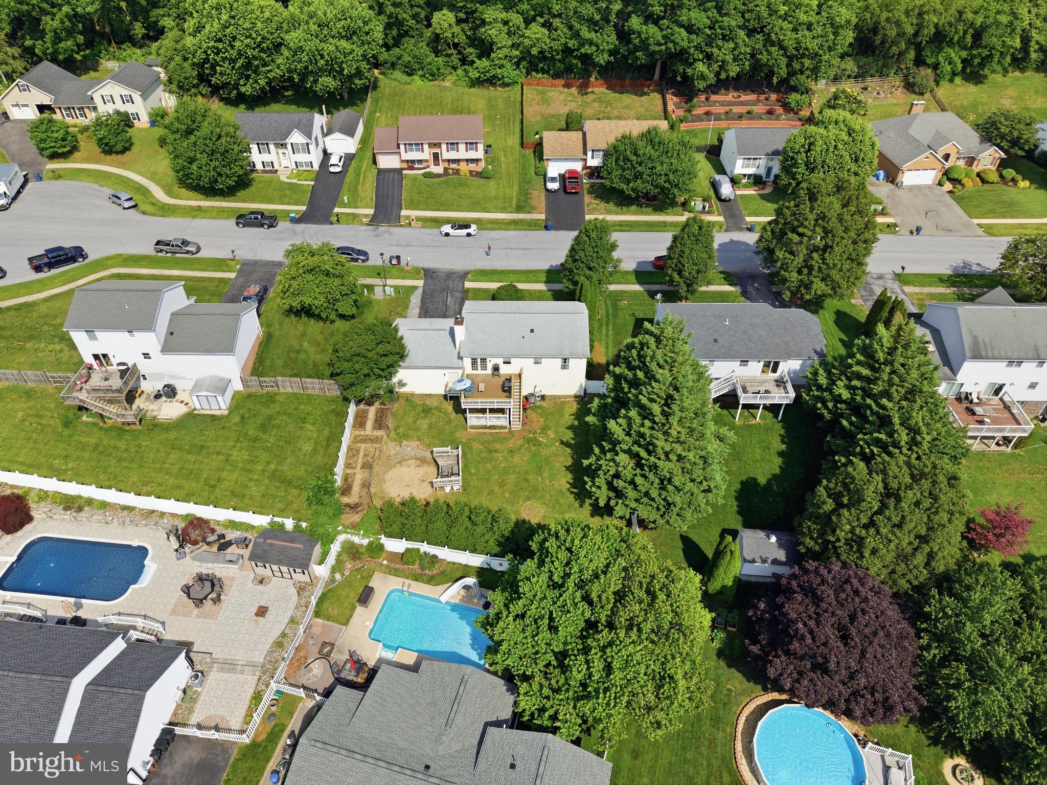 WHISPERING HILLS - Residential