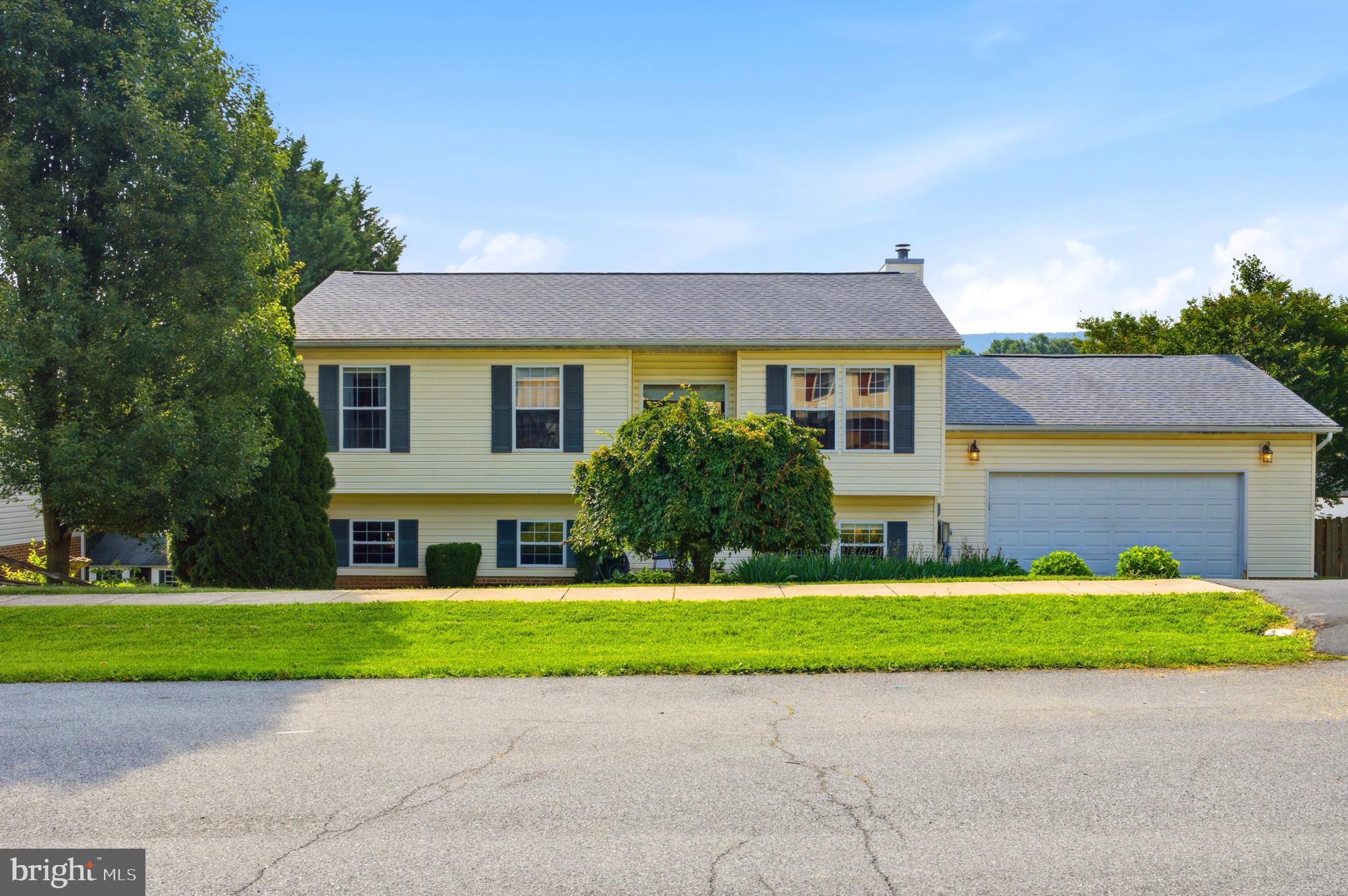 WHISPERING HILLS - Residential