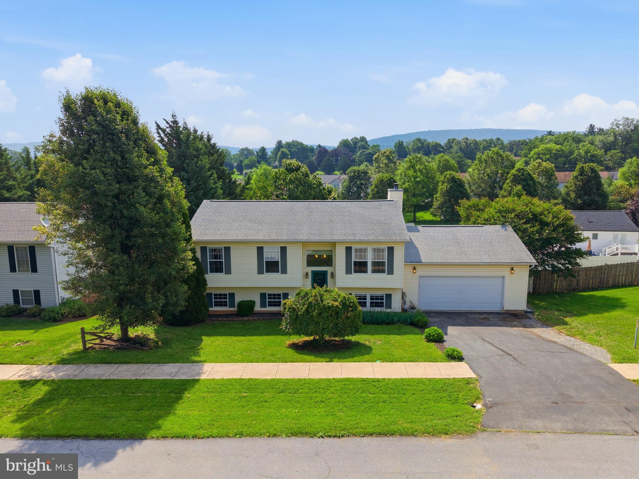 WHISPERING HILLS - Residential