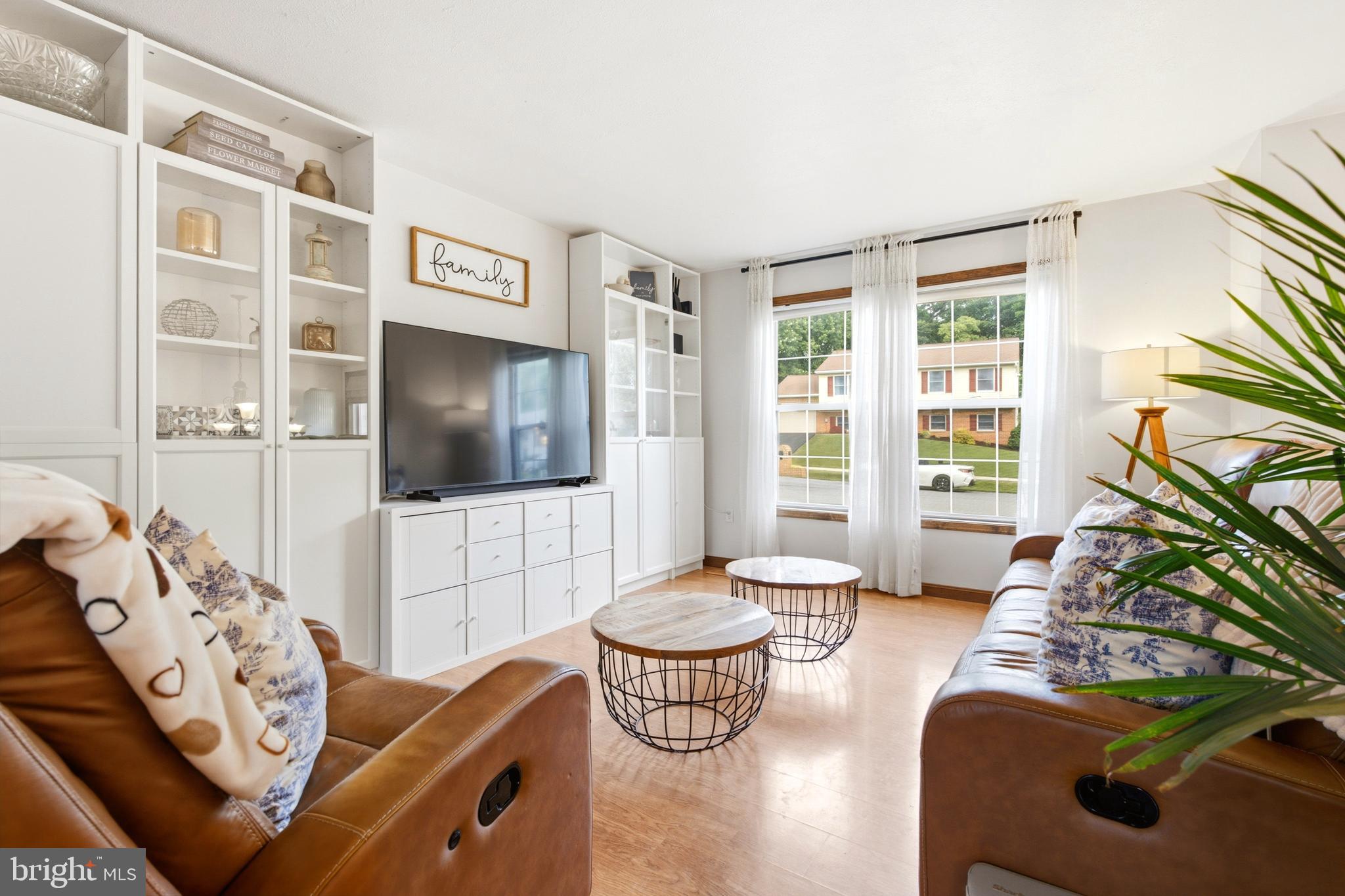 WHISPERING HILLS - Residential