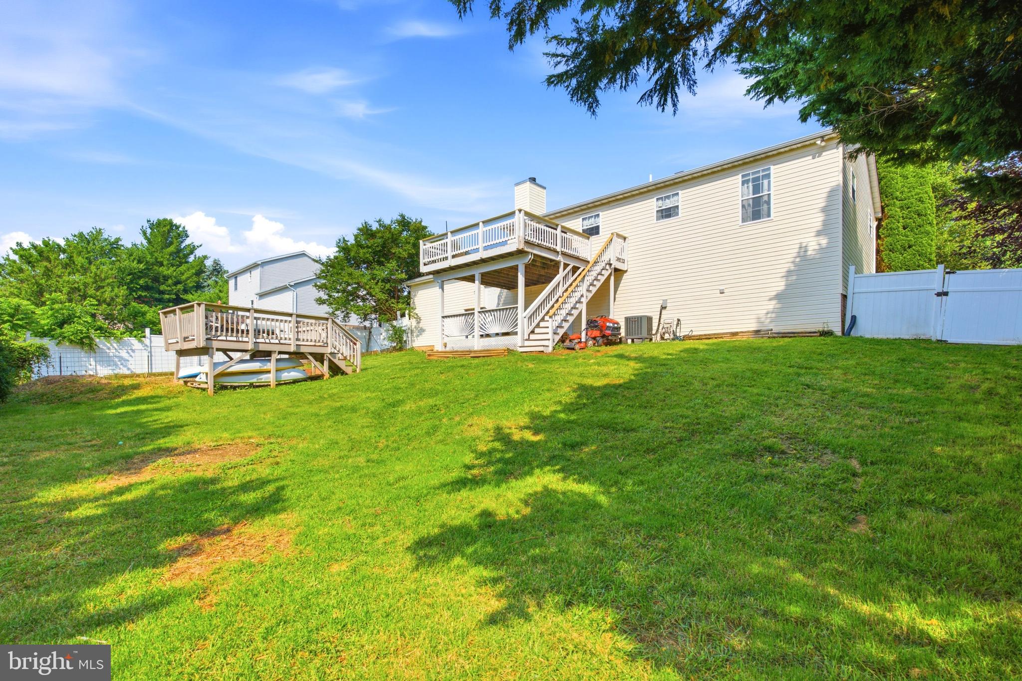 WHISPERING HILLS - Residential