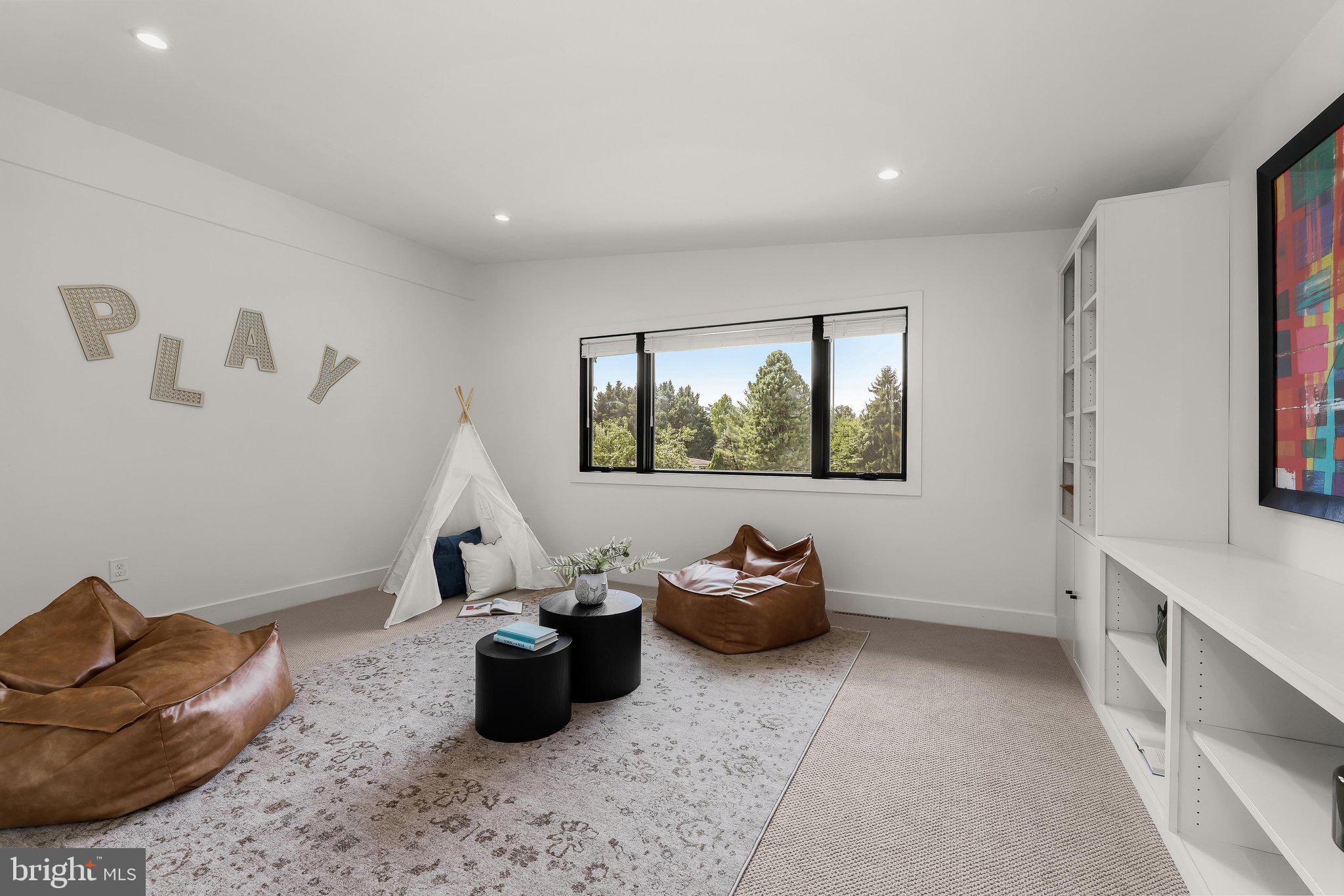 DUMBARTON HEIGHTS - Residential