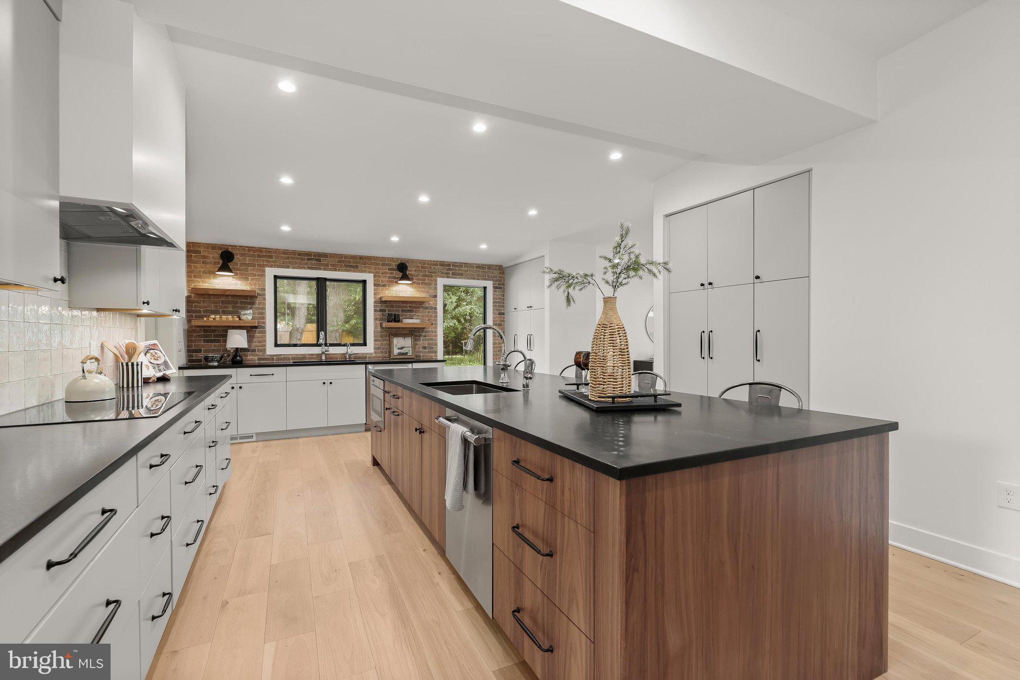 DUMBARTON HEIGHTS - Residential