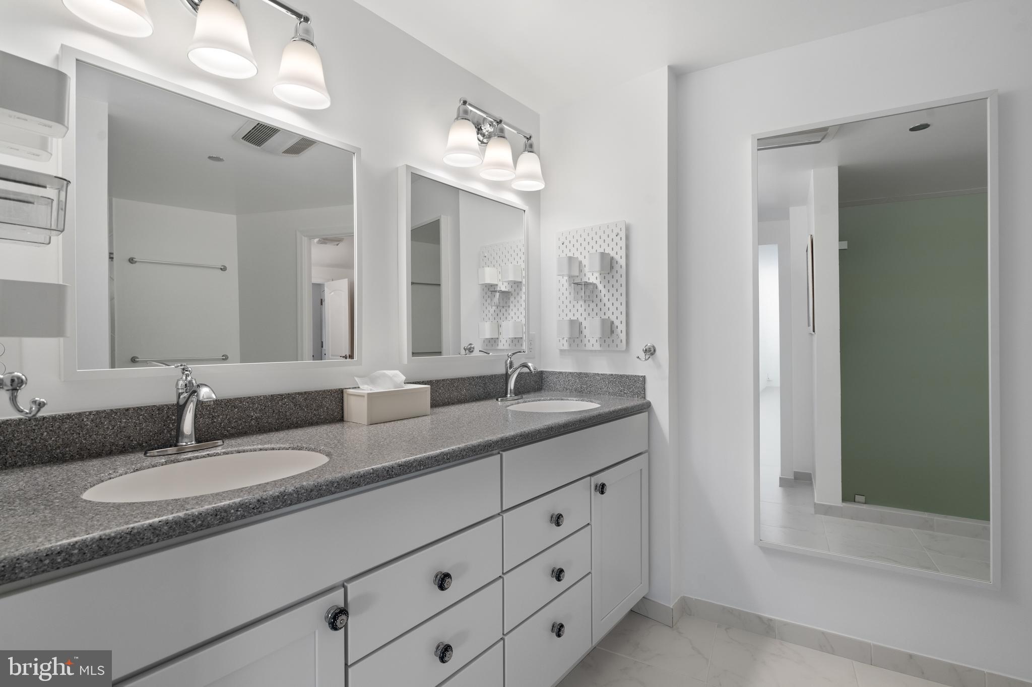 CRYSTAL GATEWAY - Residential