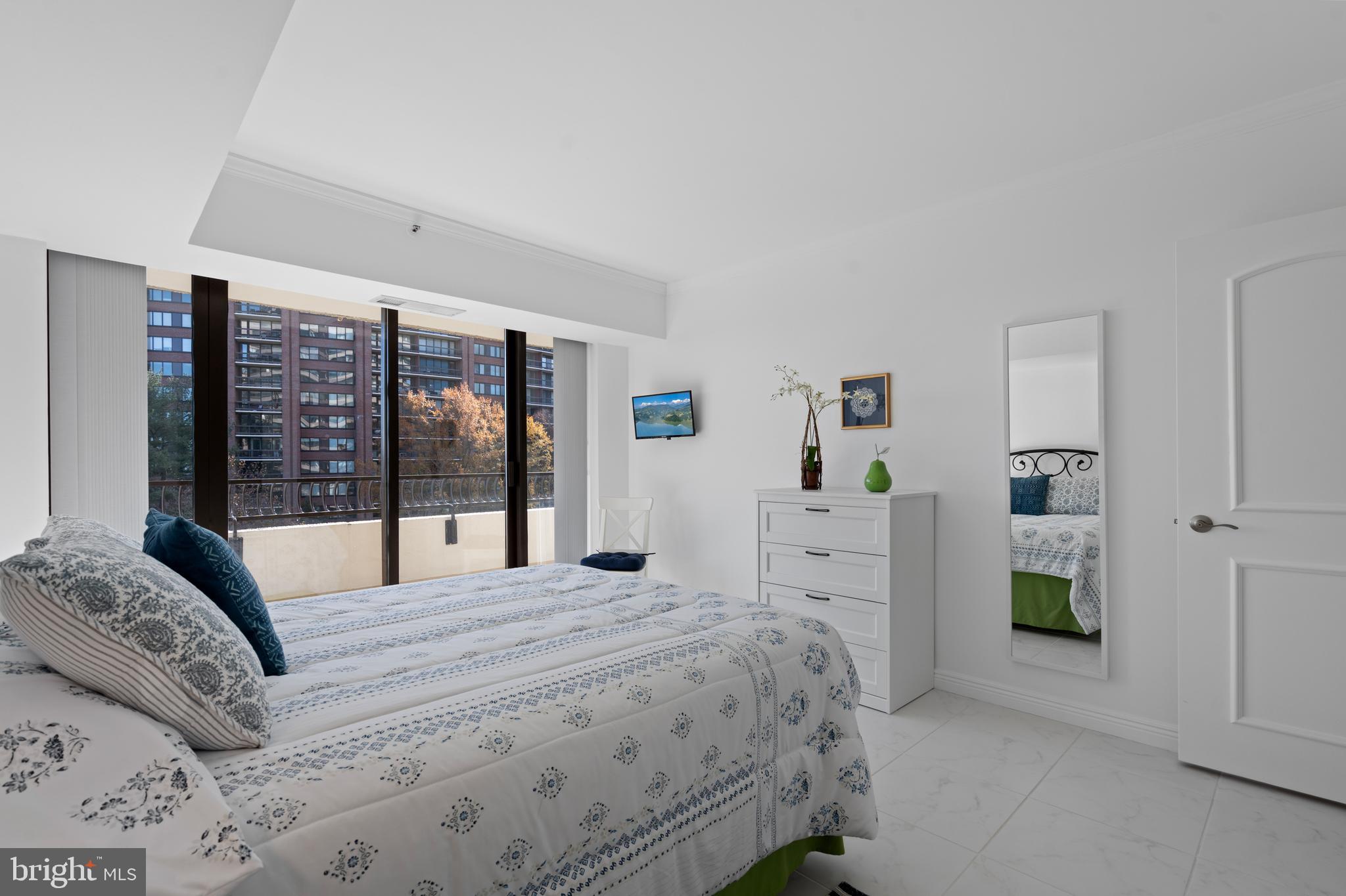 CRYSTAL GATEWAY - Residential