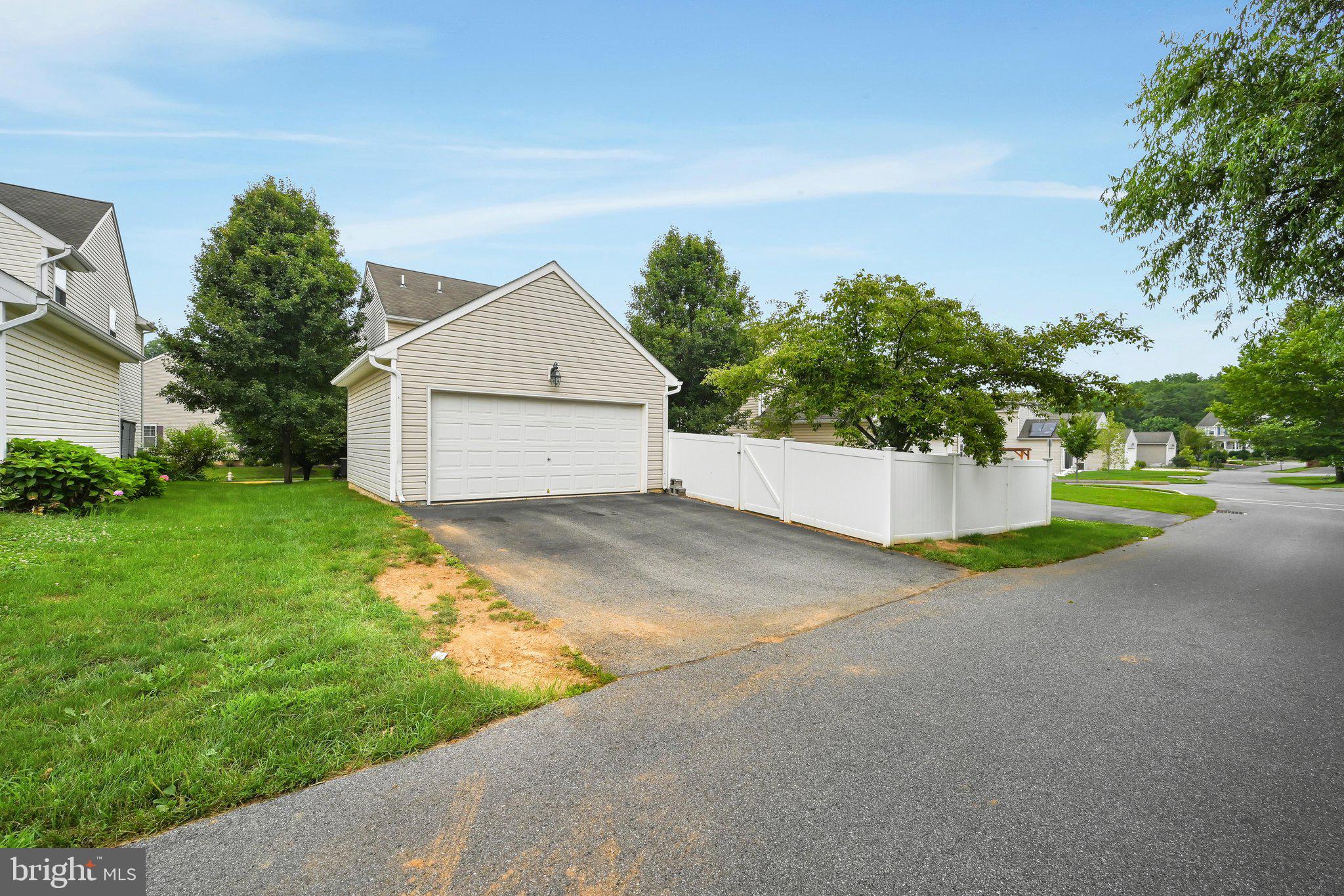 CASTLETON - Residential
