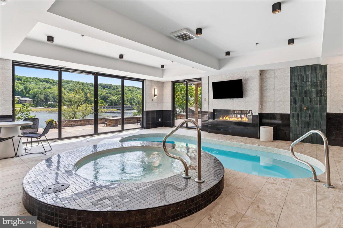 DEEP CREEK LAKE - Residential