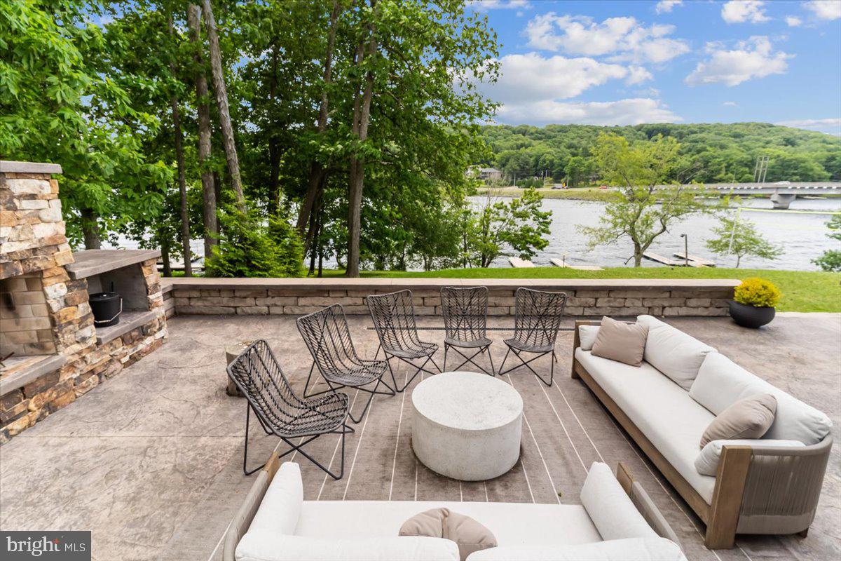 DEEP CREEK LAKE - Residential