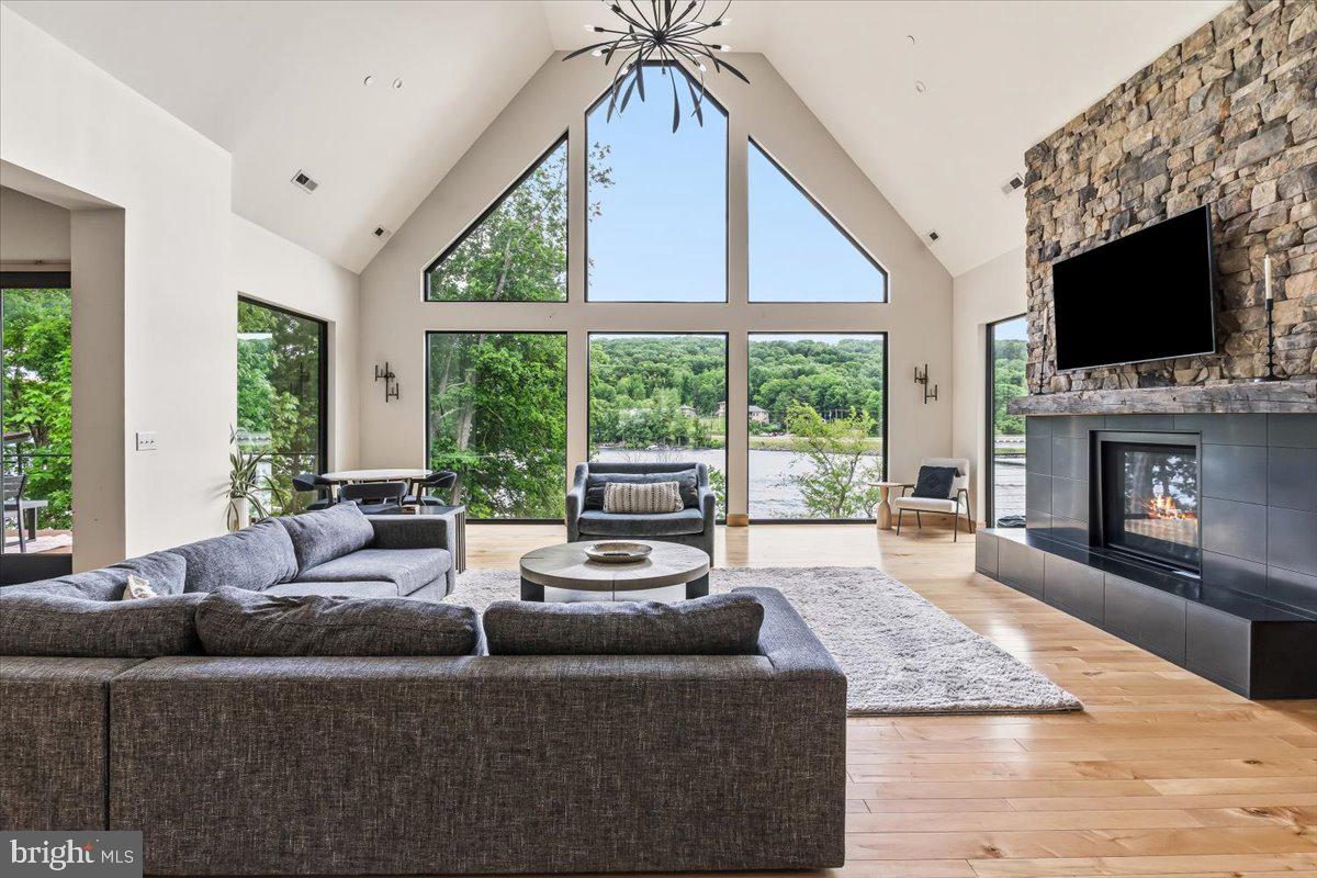 DEEP CREEK LAKE - Residential