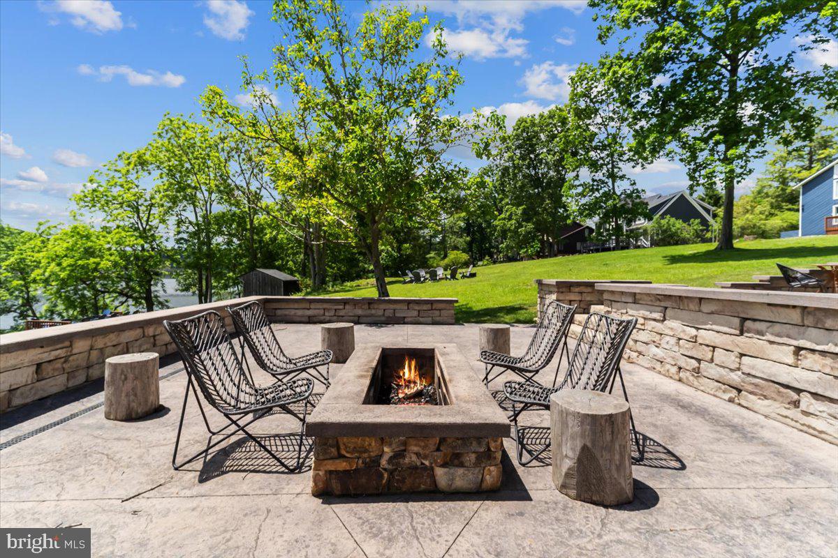 DEEP CREEK LAKE - Residential